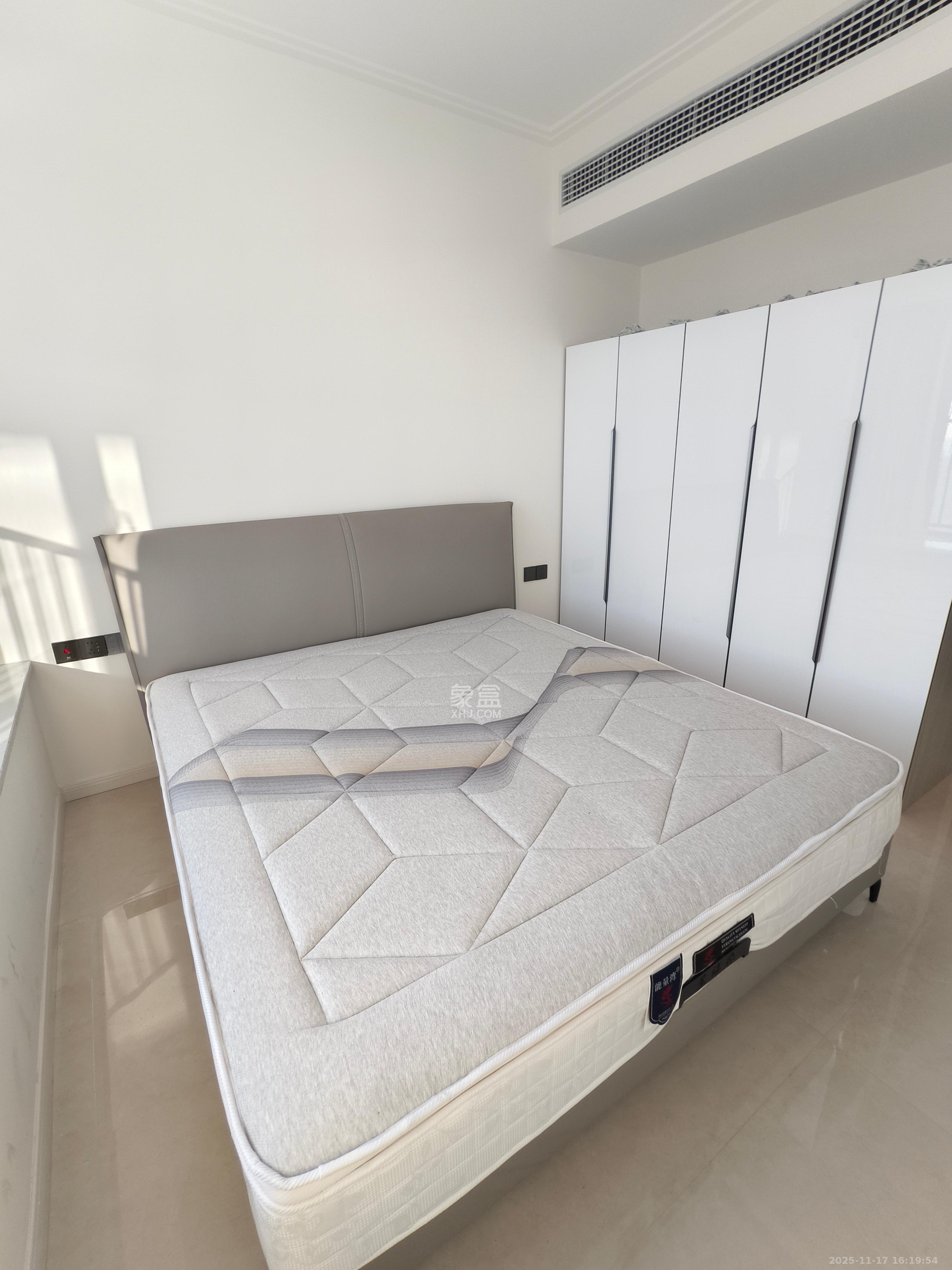 绿地V岛 3室2厅2卫 4000.0元/月 绿地V岛 3室2厅2卫 4000.0元/月室内图