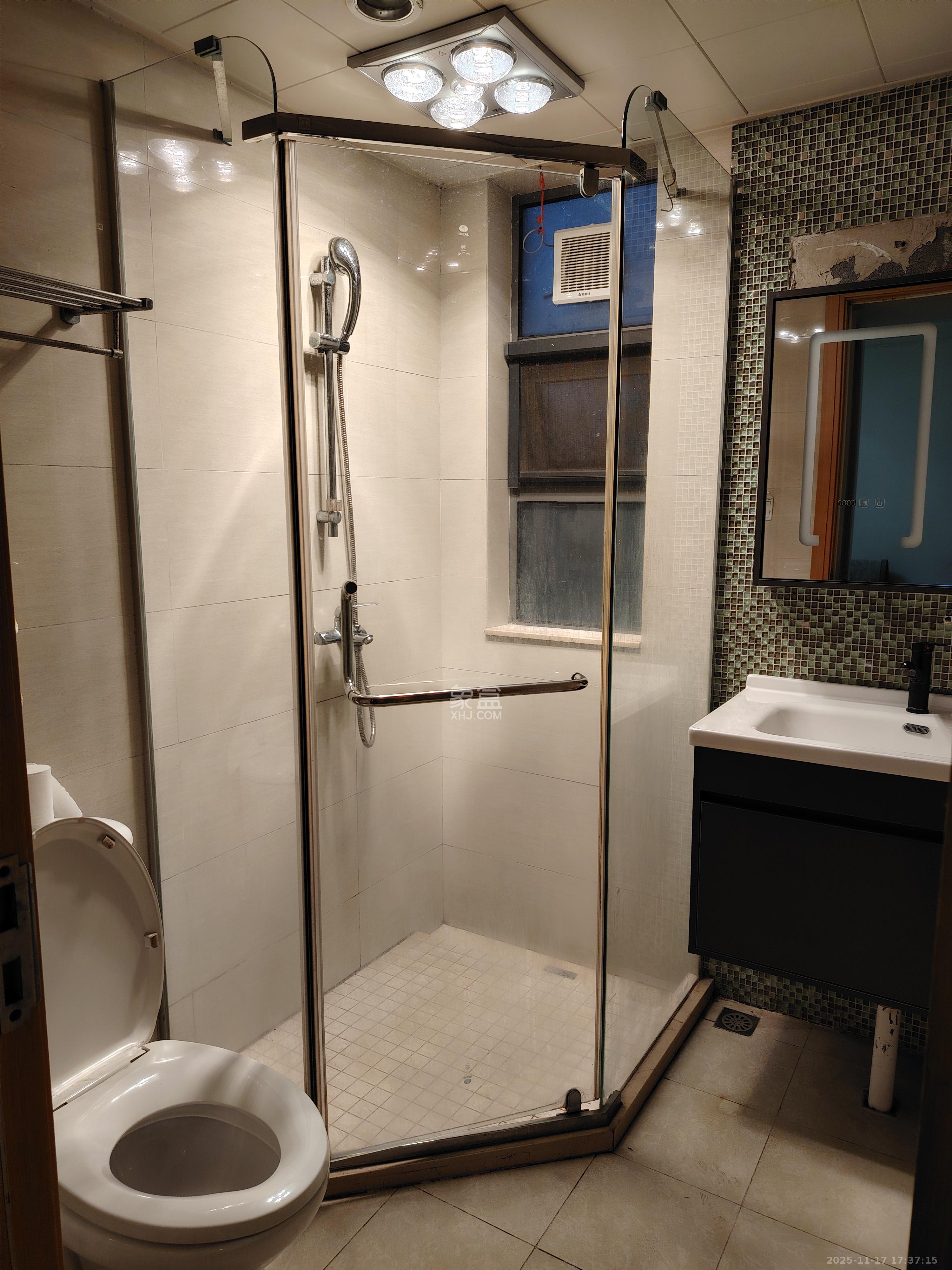 珠江花城四期花盛  1室2厅1卫    2200.0元/月室内图