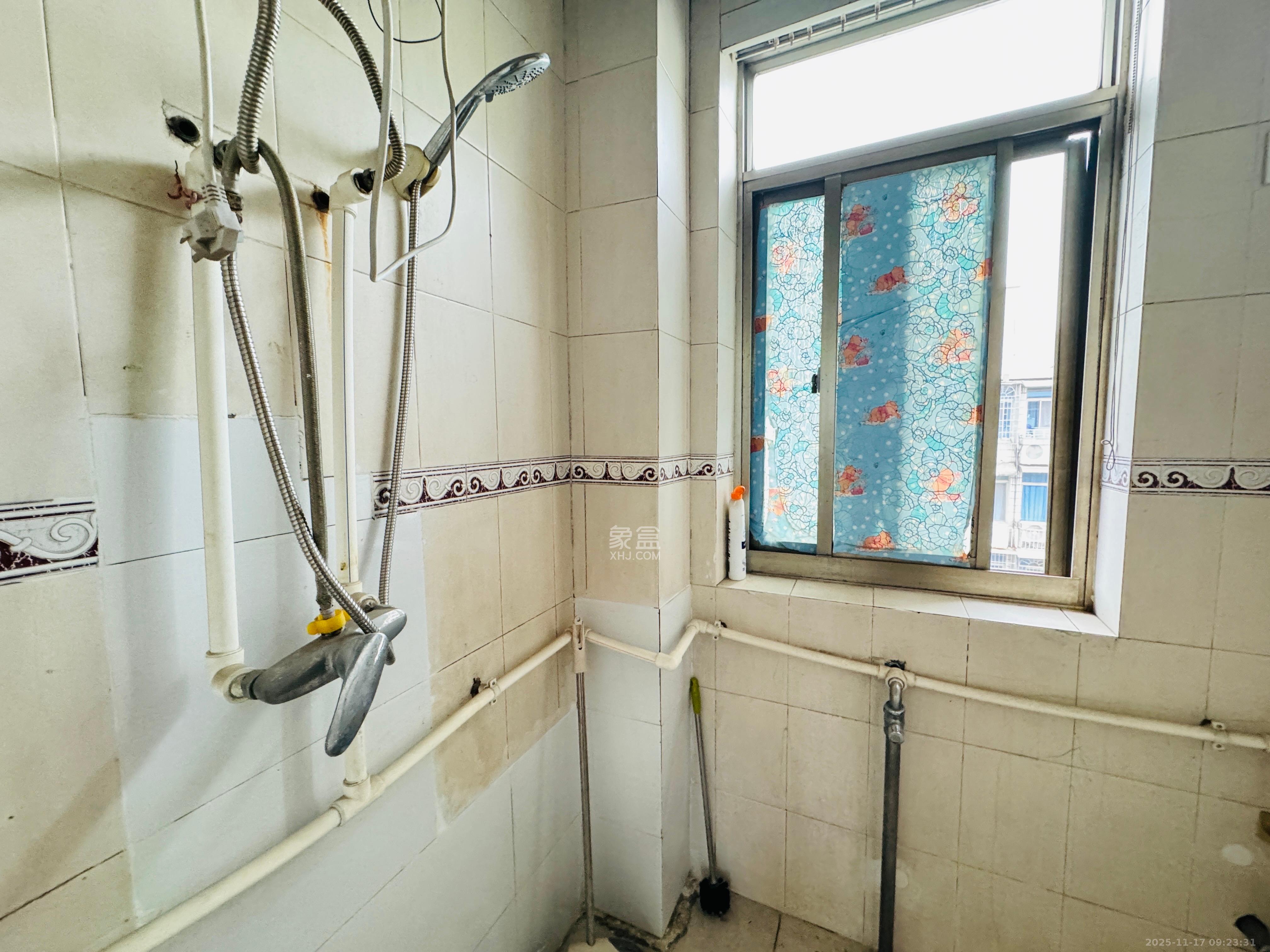 石佳冲小区  4室2厅2卫    3600.0元/月室内图