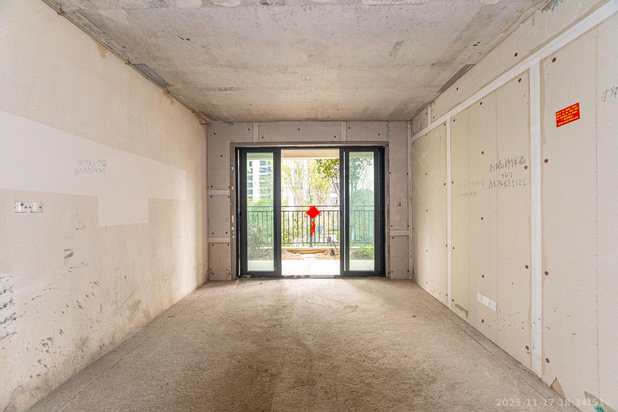 保利和光尘樾B区  3室2厅2卫    120.0万