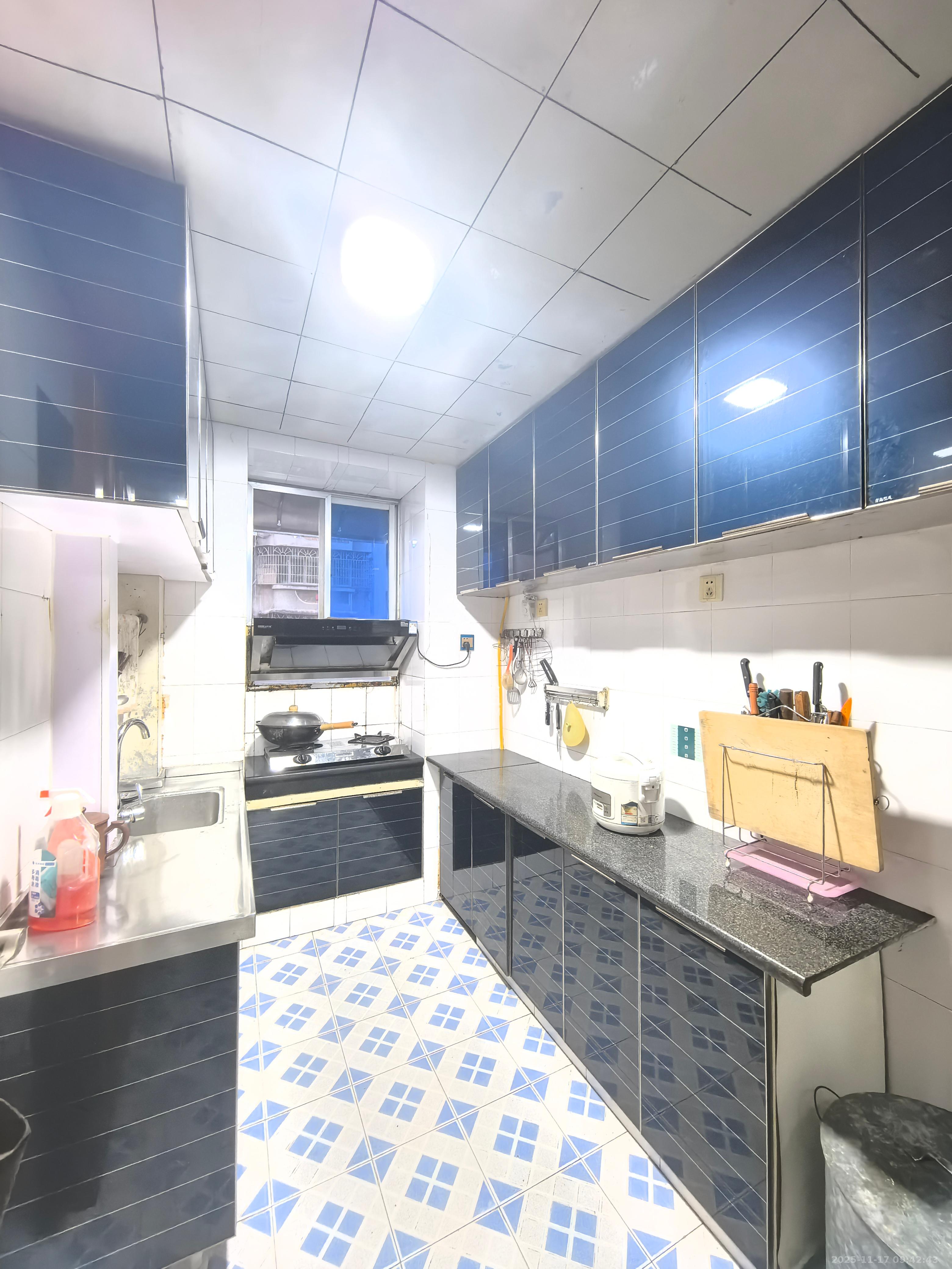 英才园三片 3室2厅1卫 2200.0元/月 英才园三片 3室2厅1卫 2200.0元/月室内图