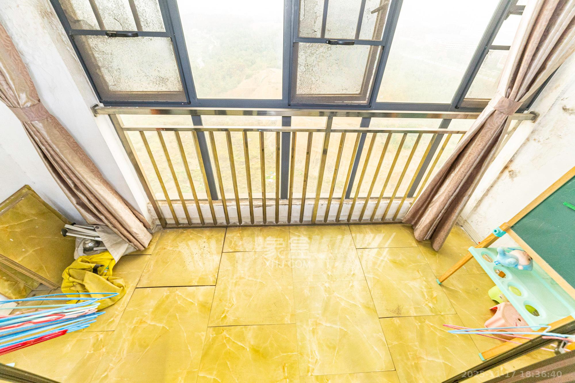 悦湖山  4室2厅2卫    74.0万阳台