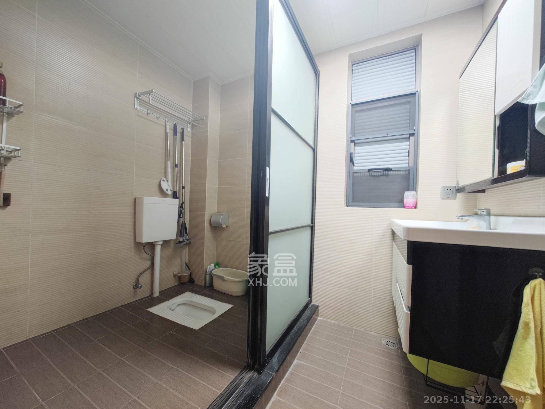 托斯卡纳洋房高层 4室2厅2卫 172.0万 托斯卡纳洋房高层 4室2厅2卫 172.0万卫生间