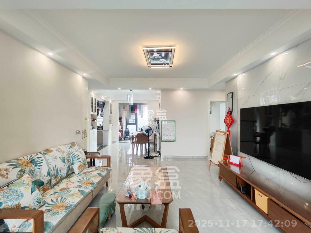 长房半岛蓝湾(观山月) 4室2厅2卫 3500.0元/月 长房半岛蓝湾(观山月) 4室2厅2卫 3500.0元/月室内图