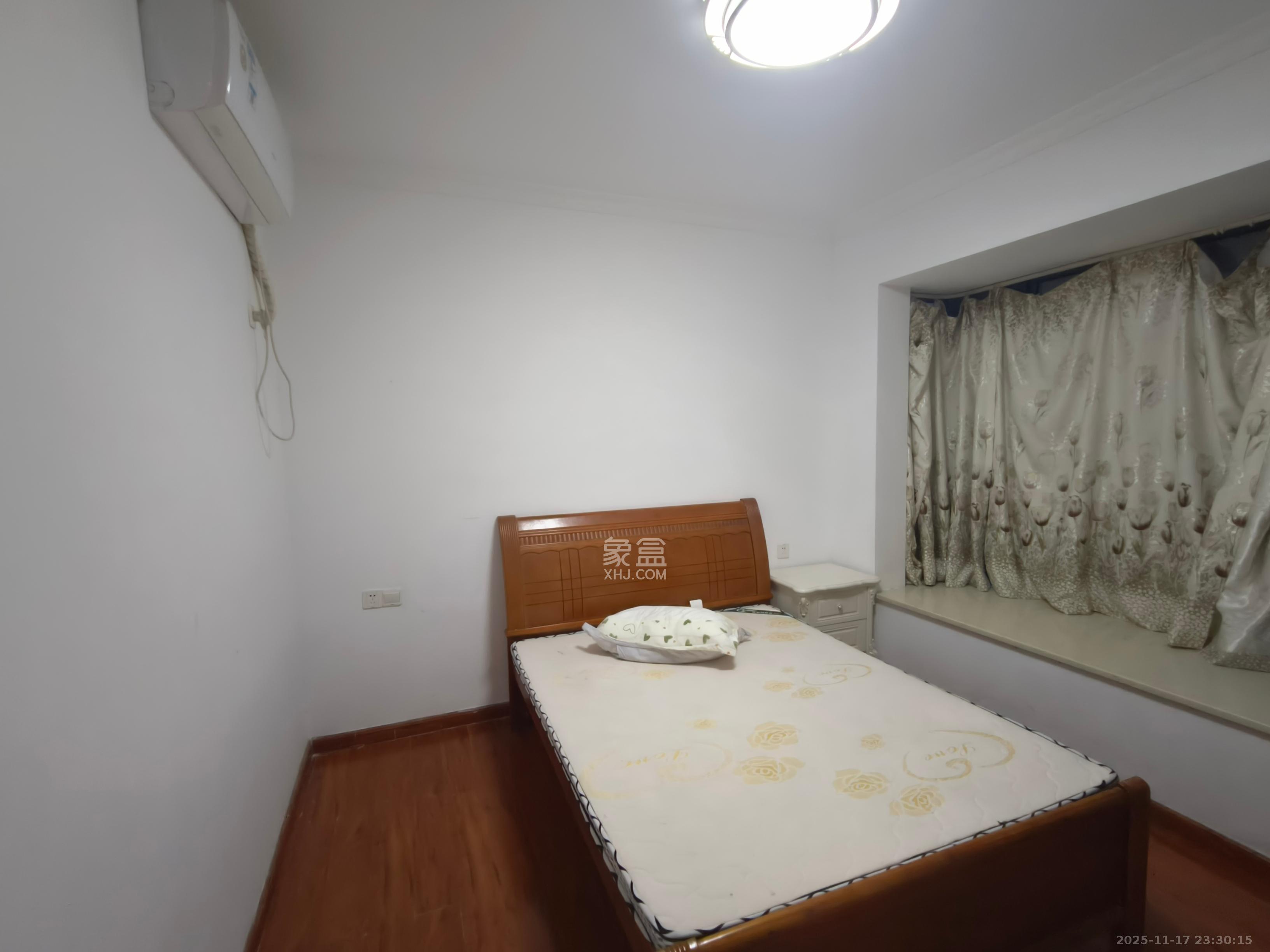 秀峰景园（领秀峰）  1室1厅1卫    1600.0元/月室内图