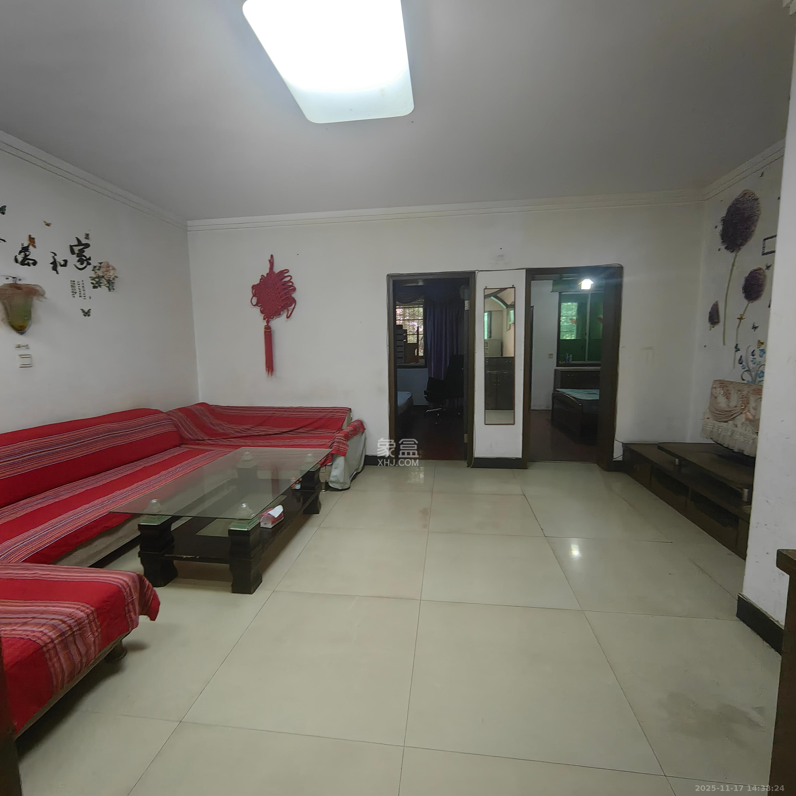 中南汽车世界  2室2厅1卫    1200.0元/月