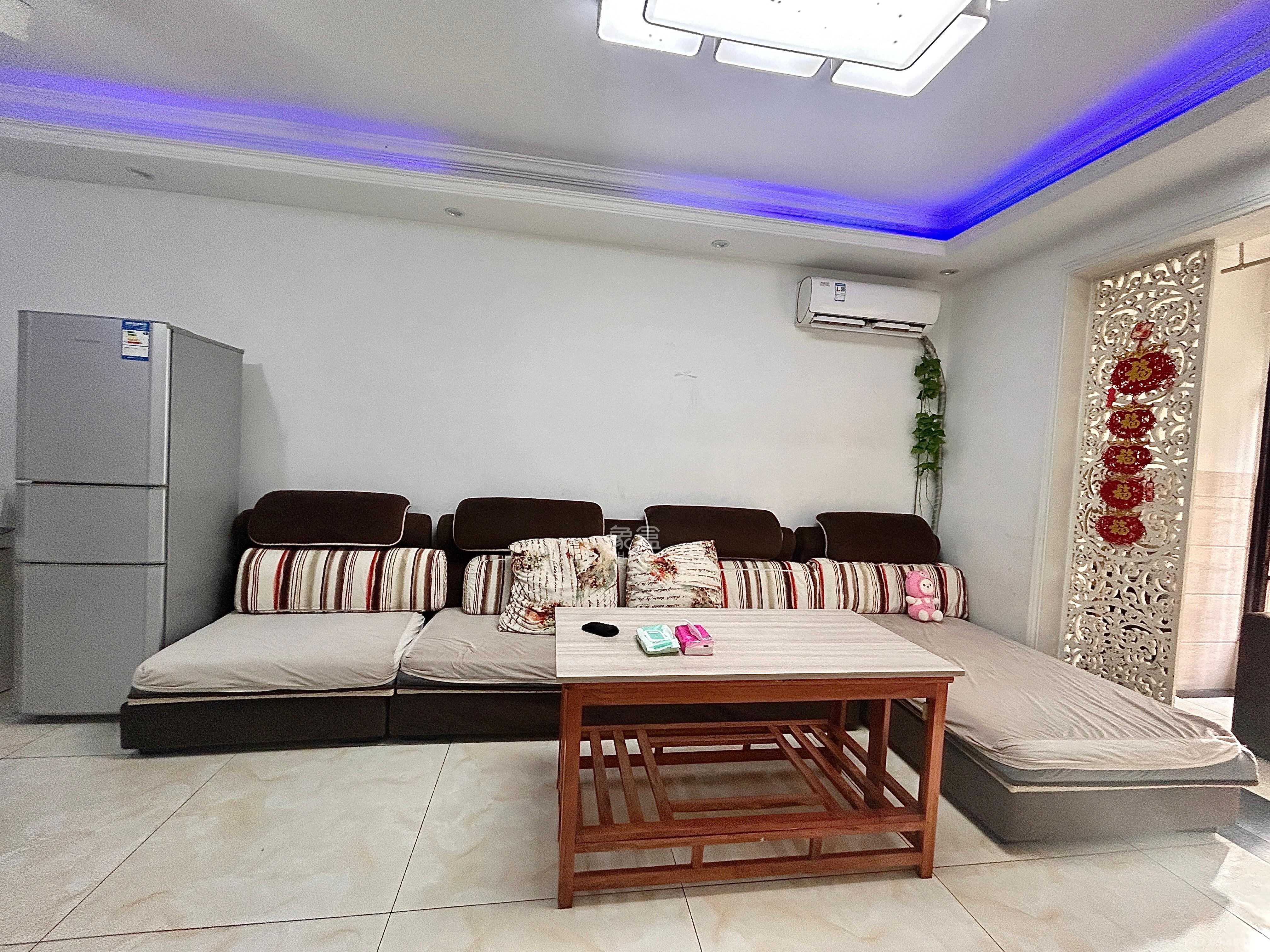 东方航标  2室1厅1卫    1800.0元/月室内图