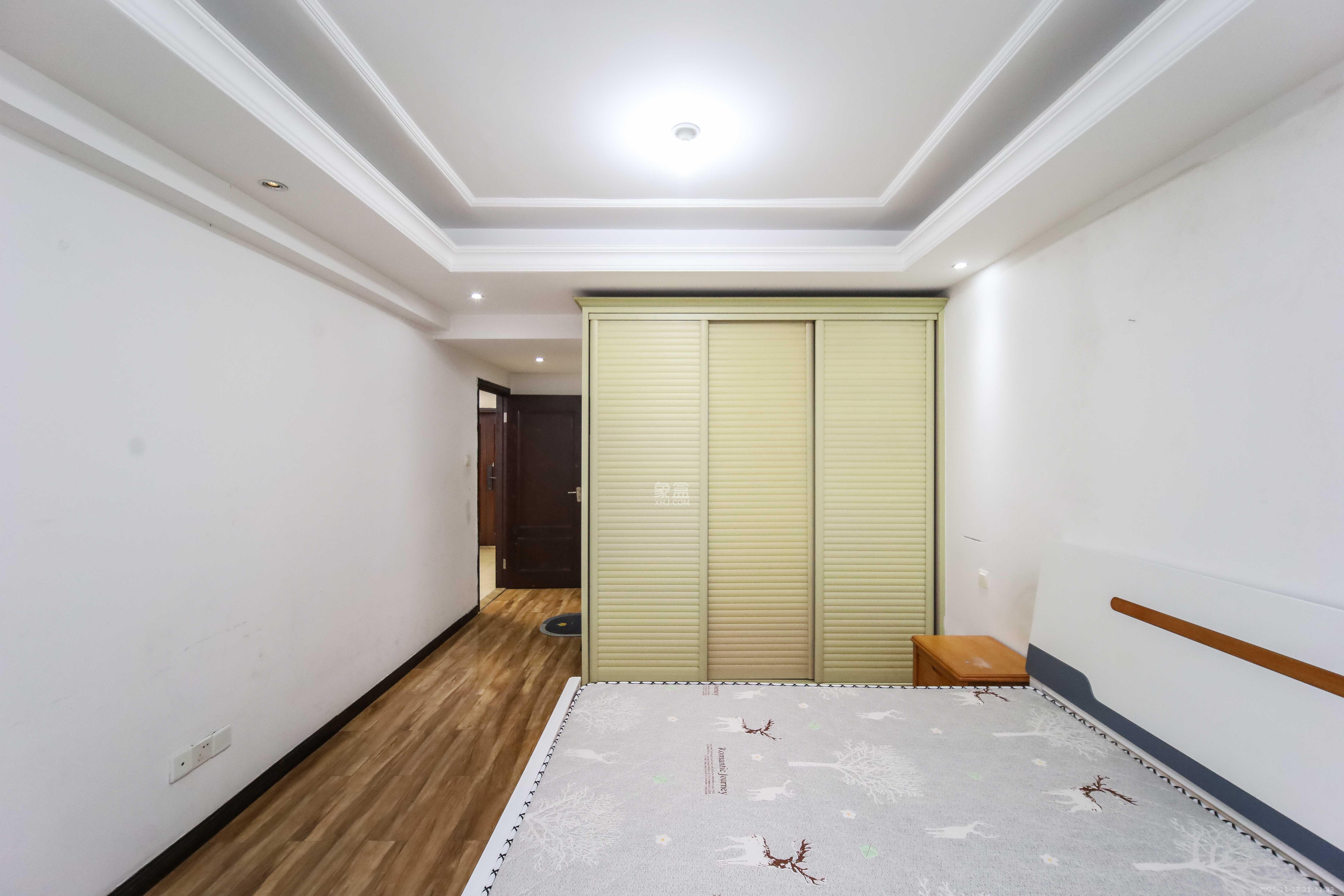 上东辛顿公寓 3室2厅2卫 85.0万 上东辛顿公寓 3室2厅2卫 85.0万卧室