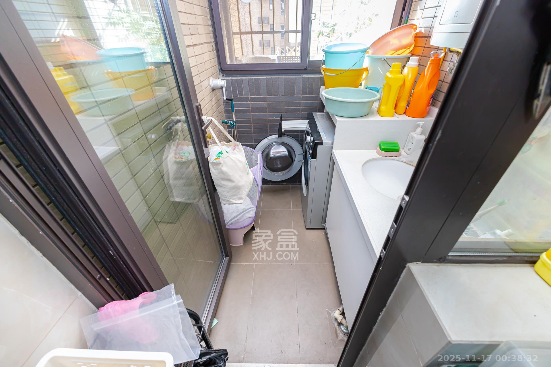 时代倾城四期  2室2厅1卫    66.0万阳台