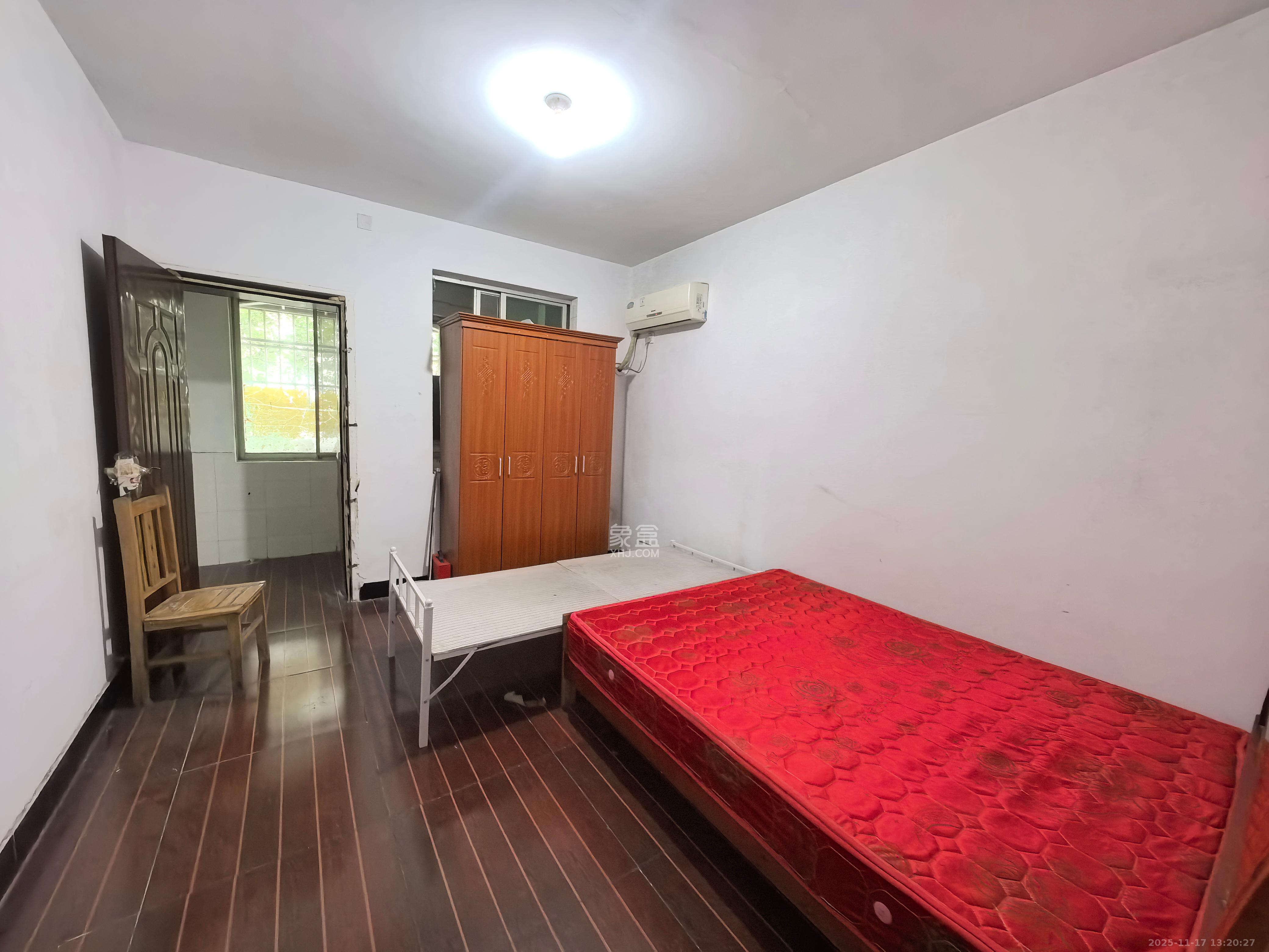 中南汽车世界 2室2厅1卫 1200.0元/月 中南汽车世界 2室2厅1卫 1200.0元/月室内图