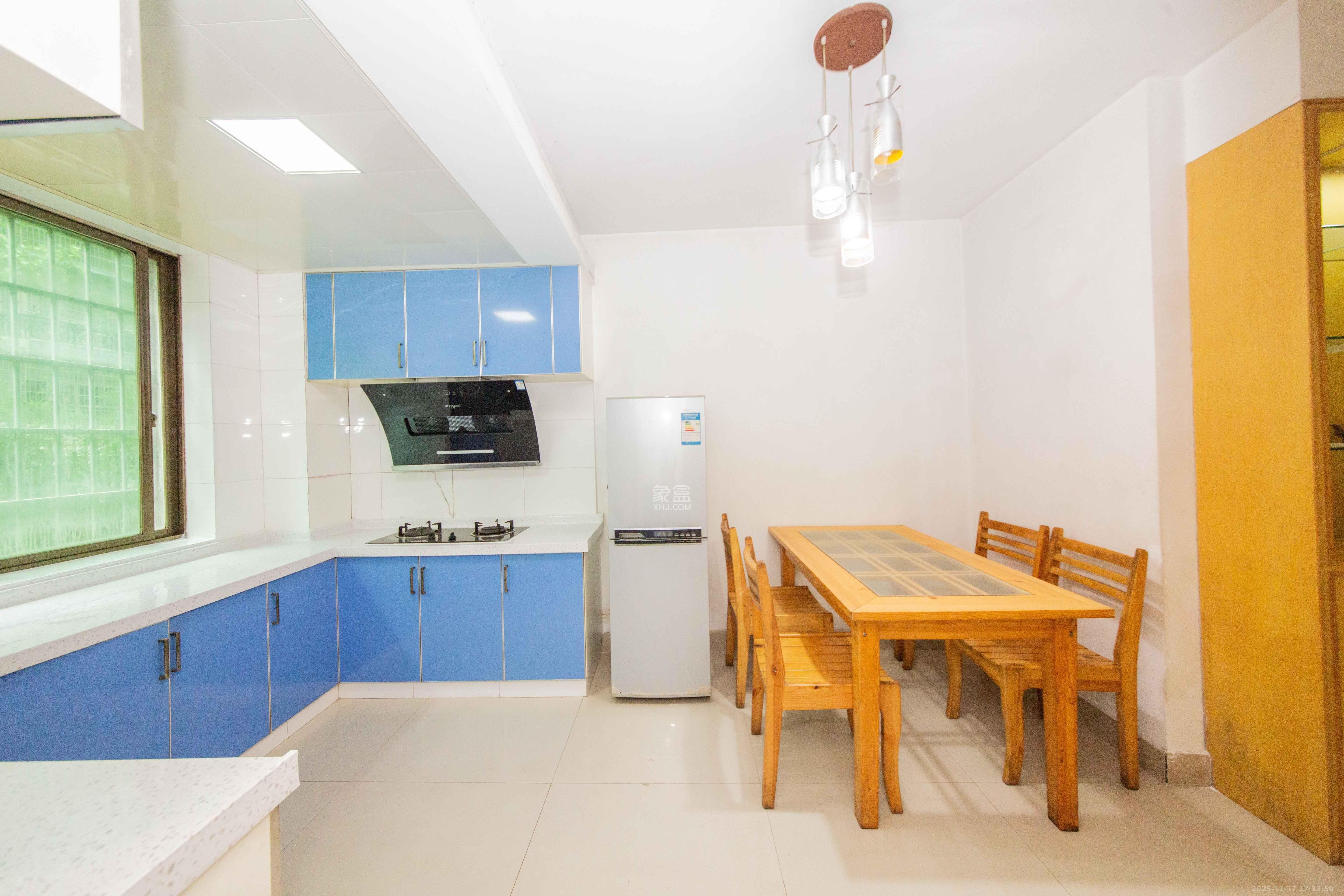 景香苑 3室2厅2卫 2000.0元/月 景香苑 3室2厅2卫 2000.0元/月室内图