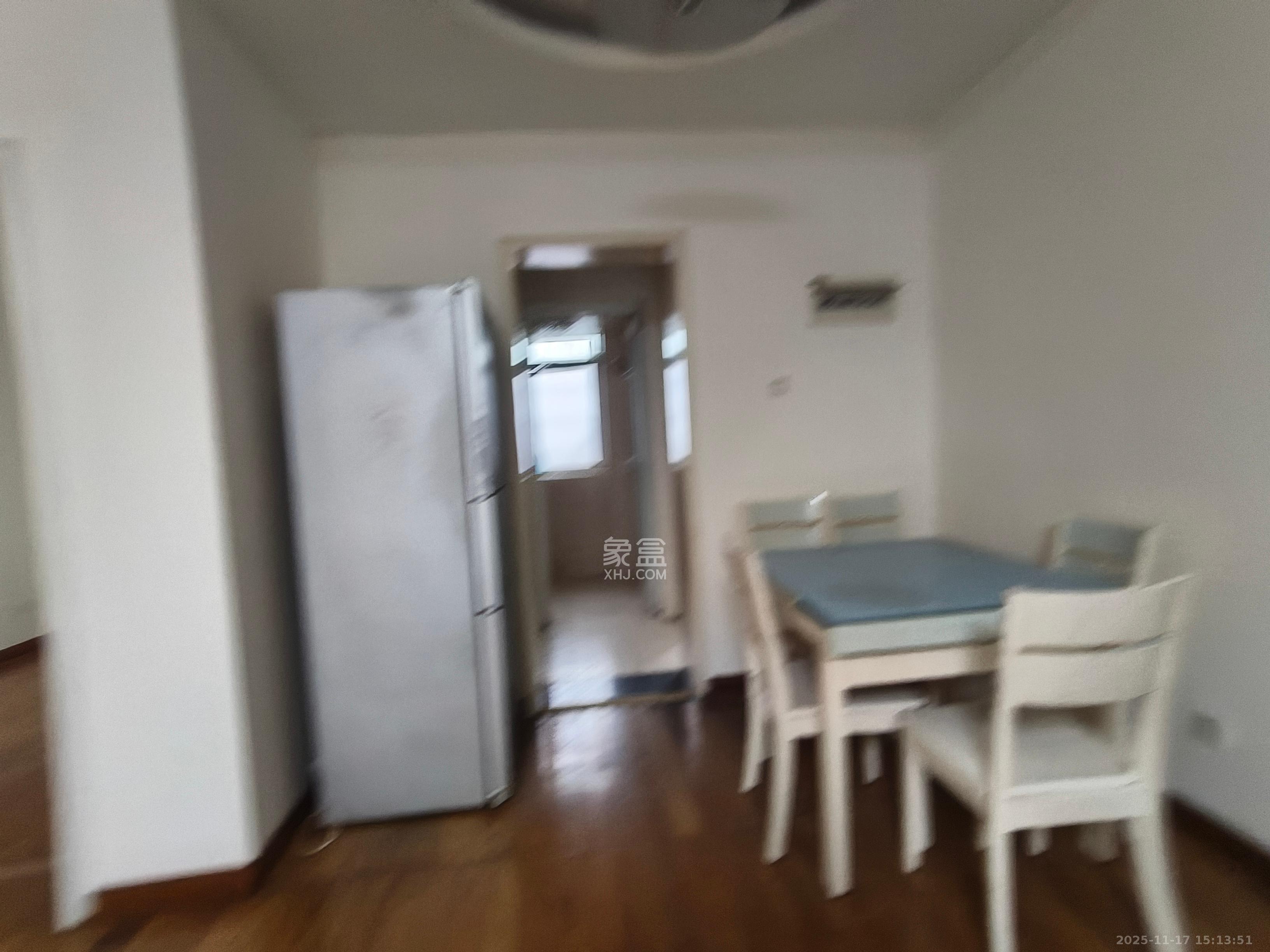 湘绣城  3室2厅2卫    2000.0元/月室内图