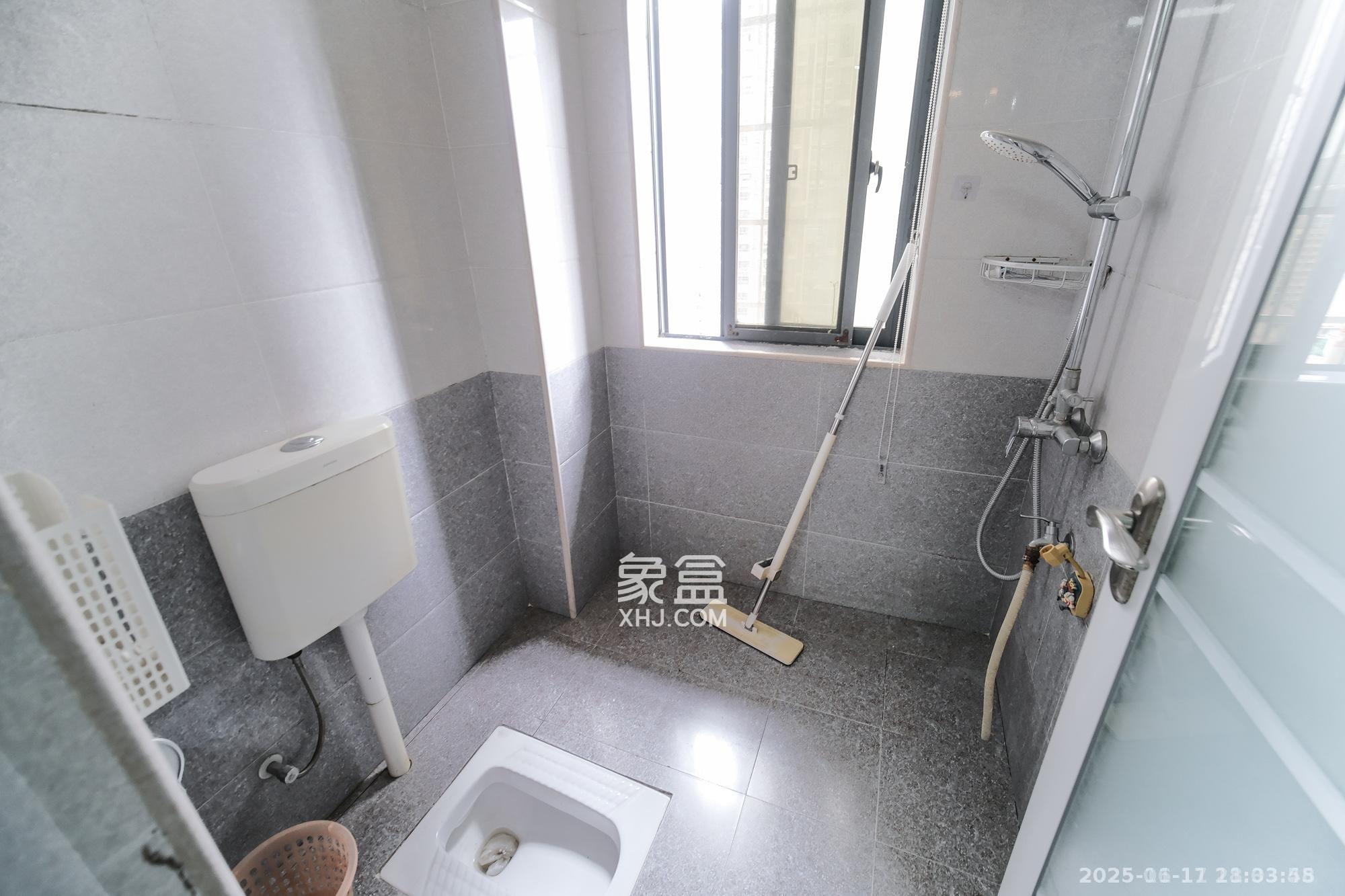 花样年华 4室2厅2卫 2200.0元/月 花样年华 4室2厅2卫 2200.0元/月室内图