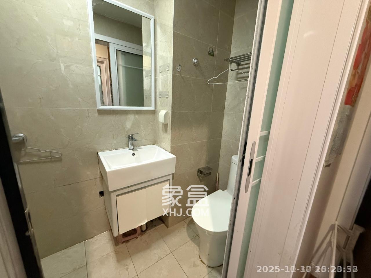 中建信和城  1室1厅1卫    1400.0元/月室内图