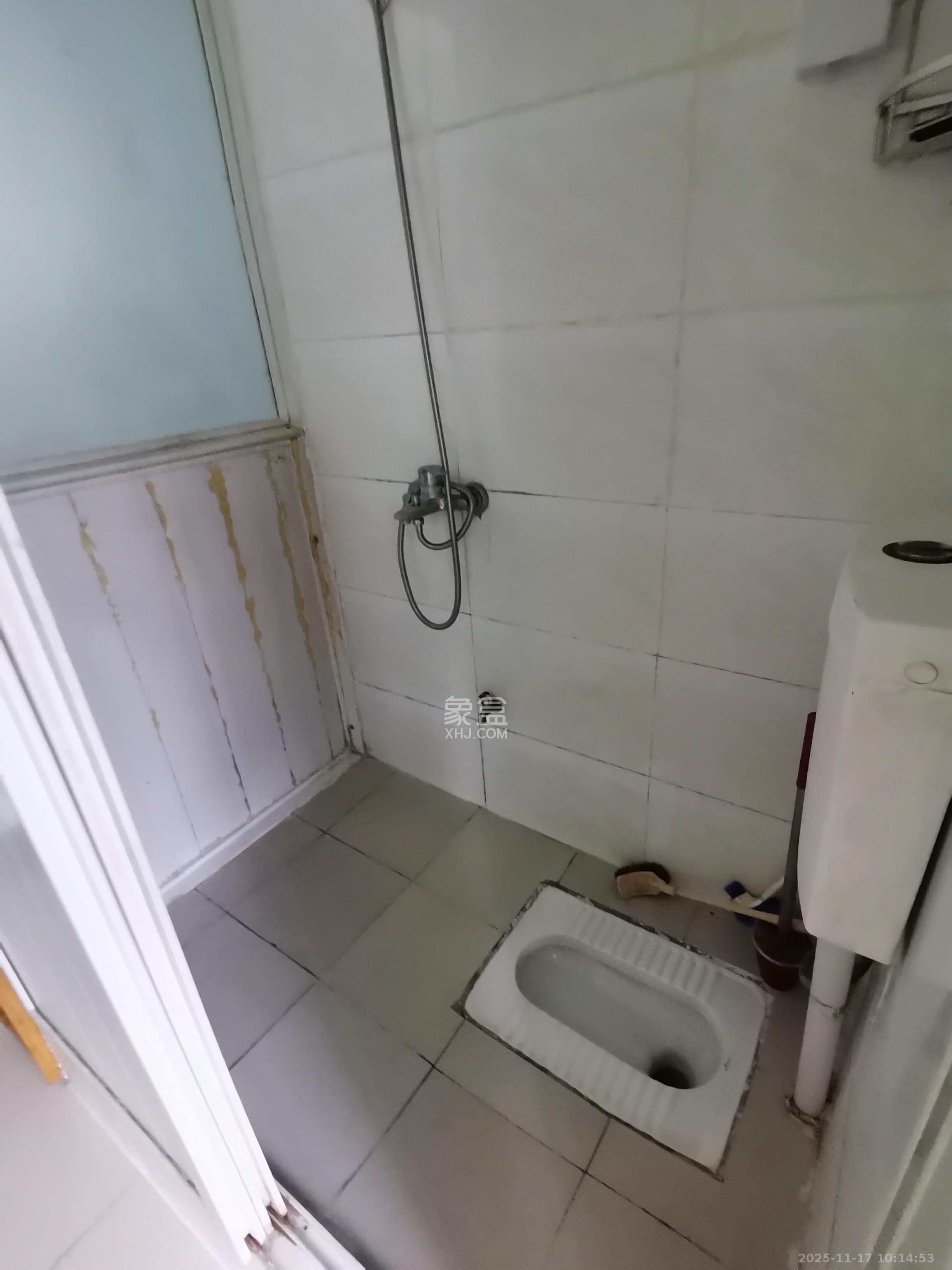 观湖公寓 1室2厅1卫 1400.0元/月 观湖公寓 1室2厅1卫 1400.0元/月室内图