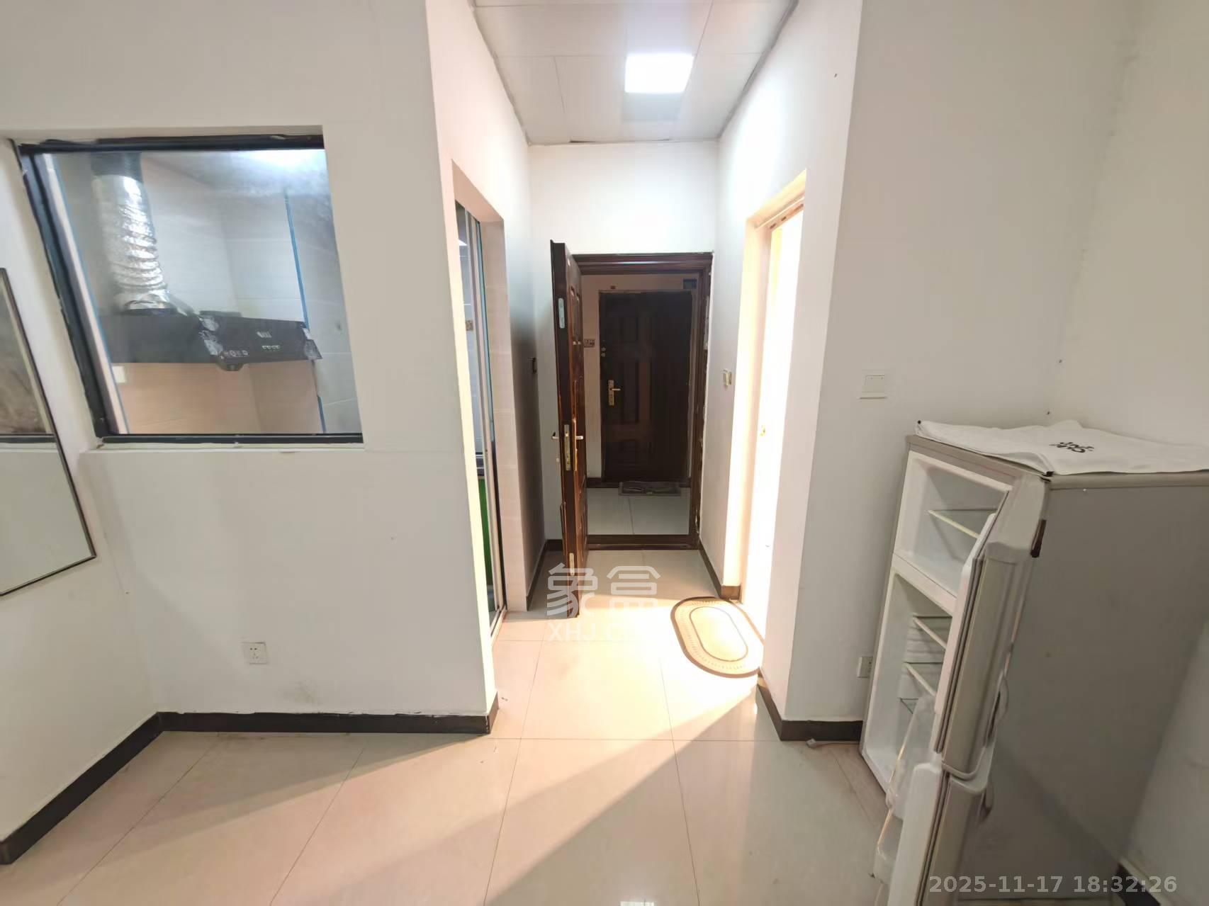 鑫远湘府逸园 1室1厅1卫 1200.0元/月 鑫远湘府逸园 1室1厅1卫 1200.0元/月室内图