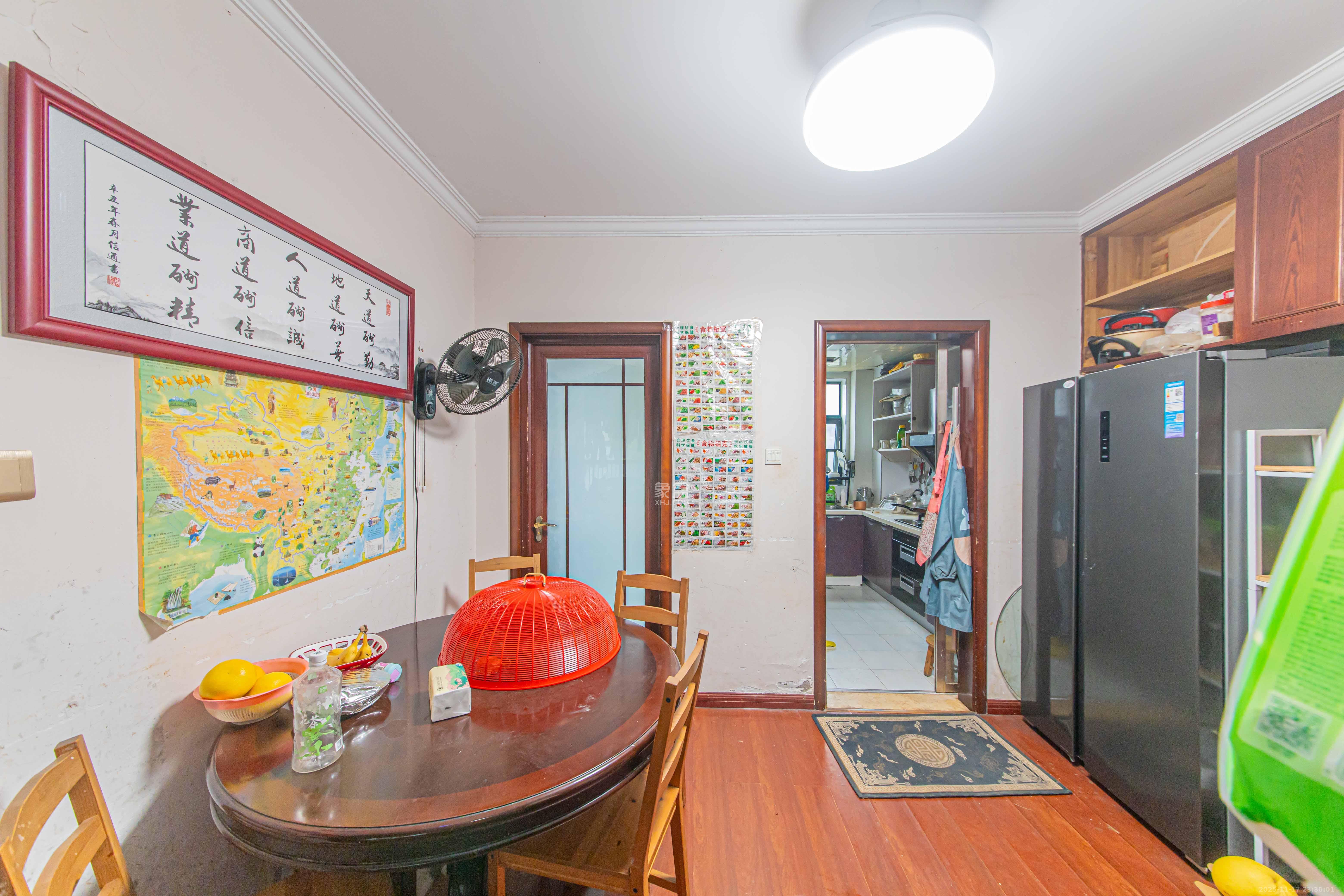 华天苑  3室2厅1卫    145.0万客厅