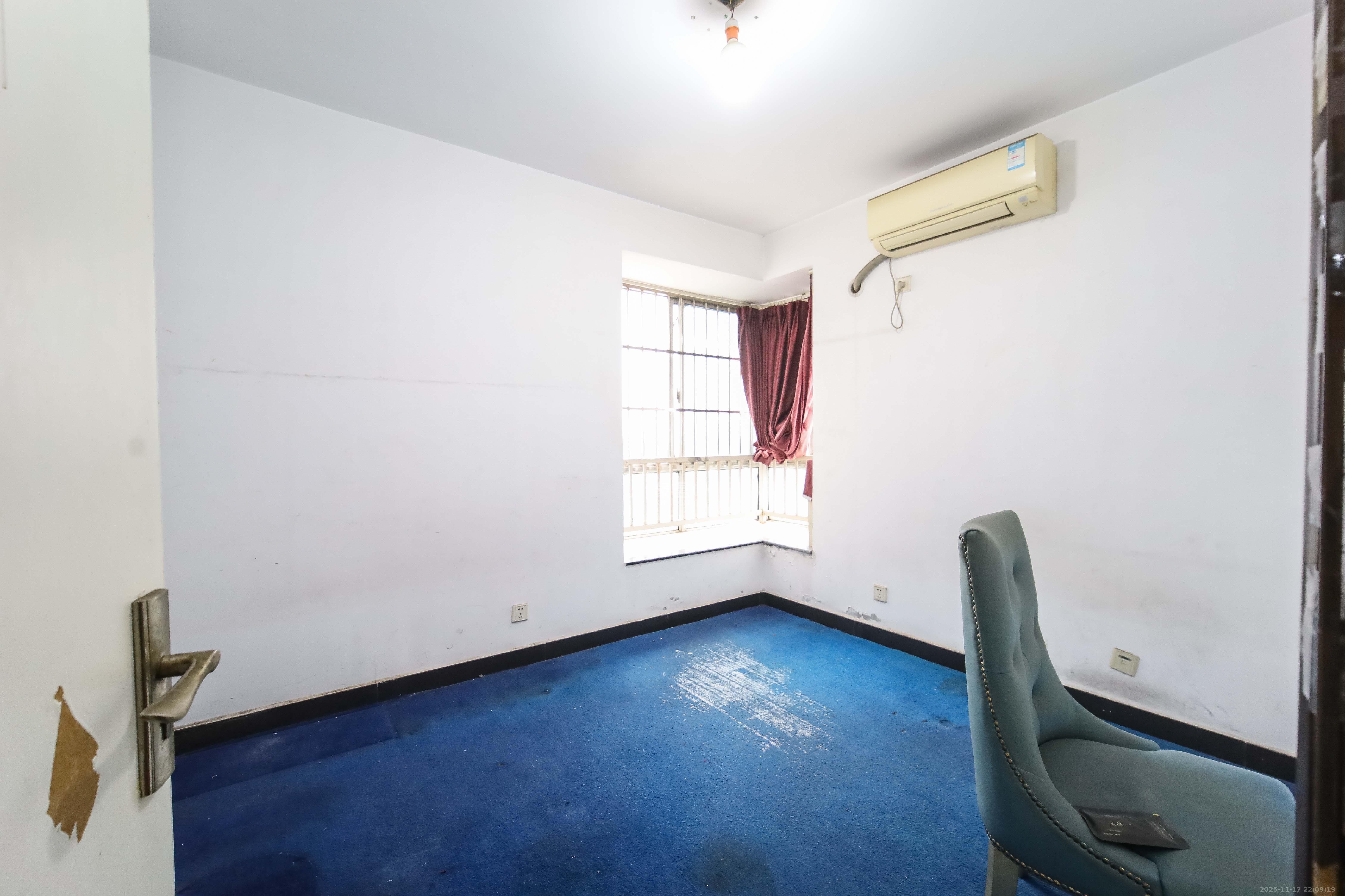 高桥现代商贸城  2室2厅2卫    59.0万卧室