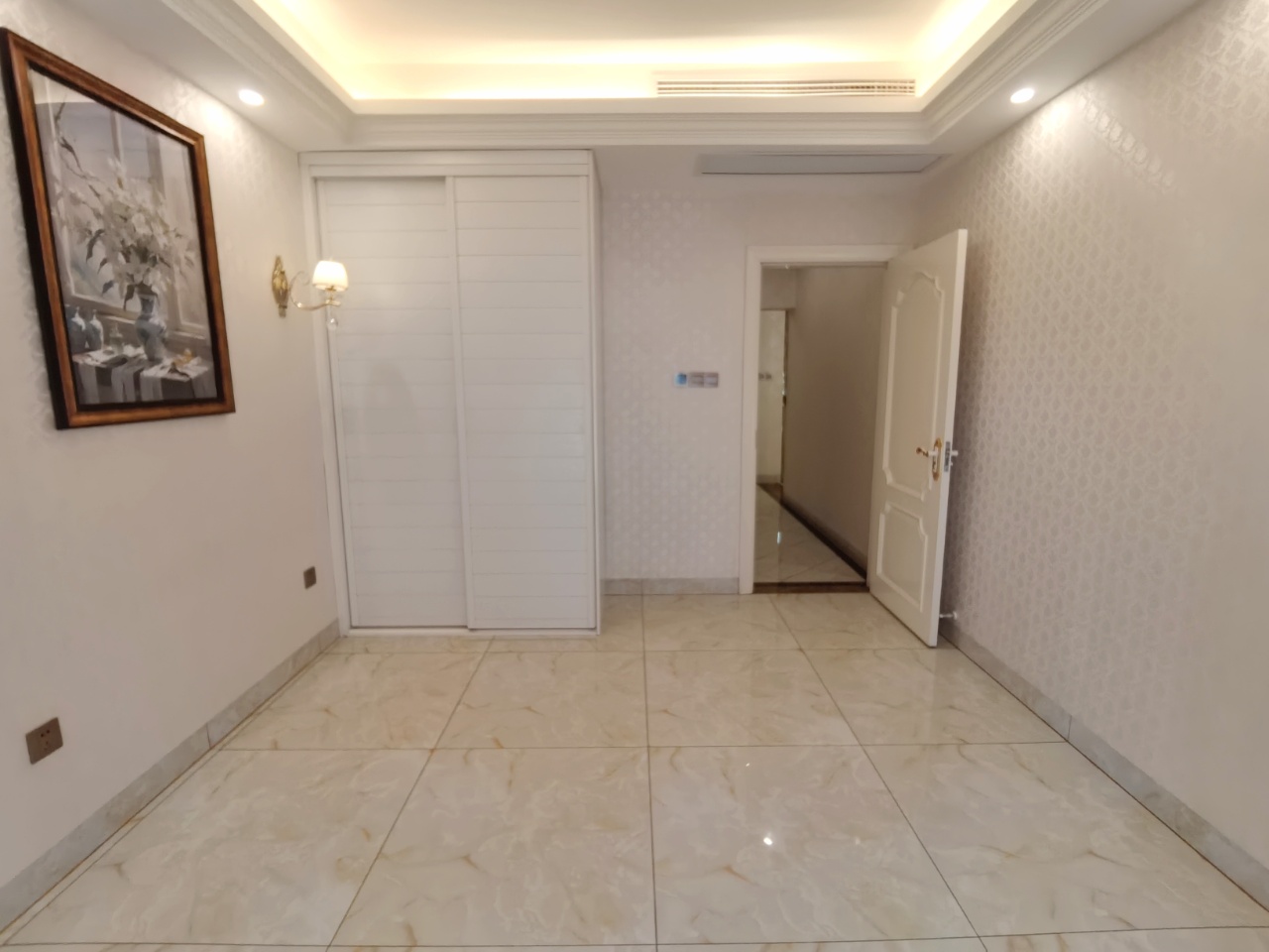 海航豪庭北苑  3室2厅2卫    360.0万客厅