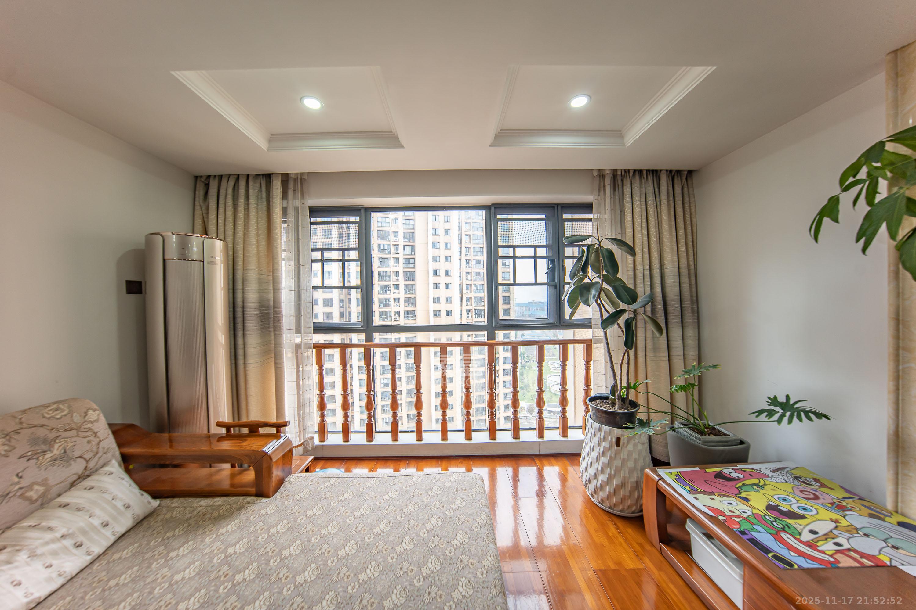 湘熙水郡（观澜海赋家园）  3室2厅2卫    129.0万阳台