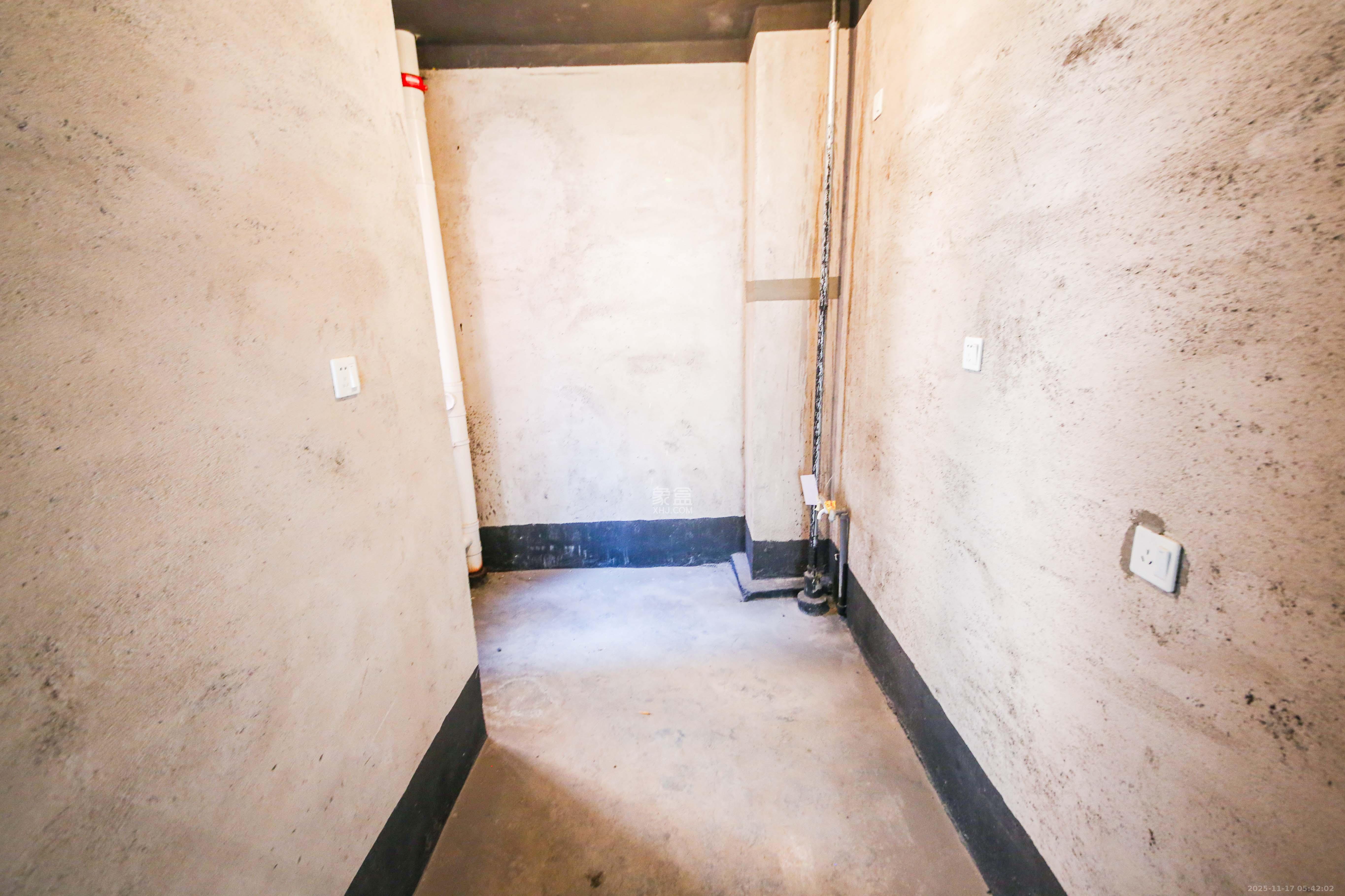 香缇雅苑(鑫远翡丽郡二期) 3室2厅1卫 135.0万 香缇雅苑(鑫远翡丽郡二期) 3室2厅1卫 135.0万厨房