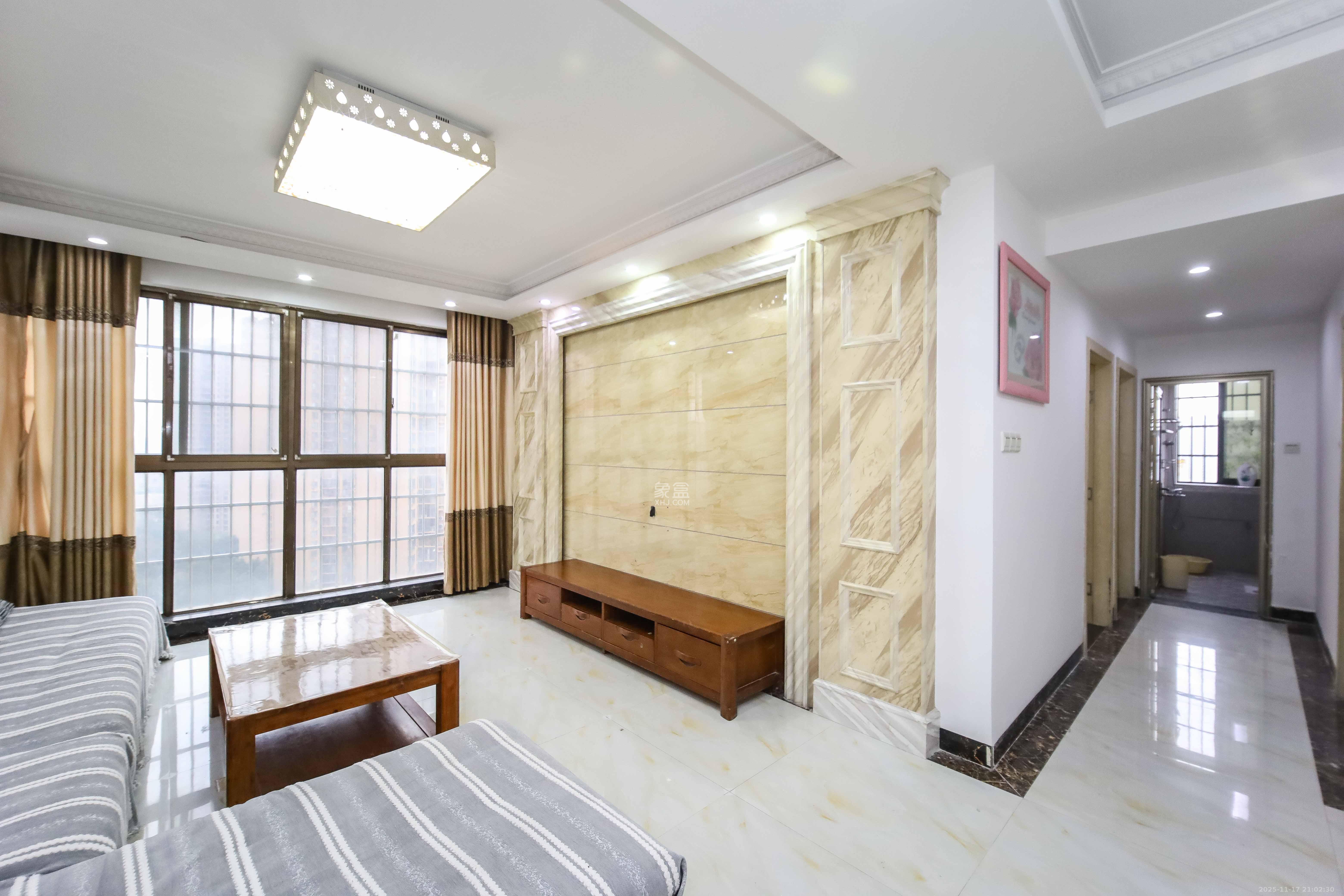 江河双水湾 3室2厅1卫 79.0万 江河双水湾 3室2厅1卫 79.0万客厅