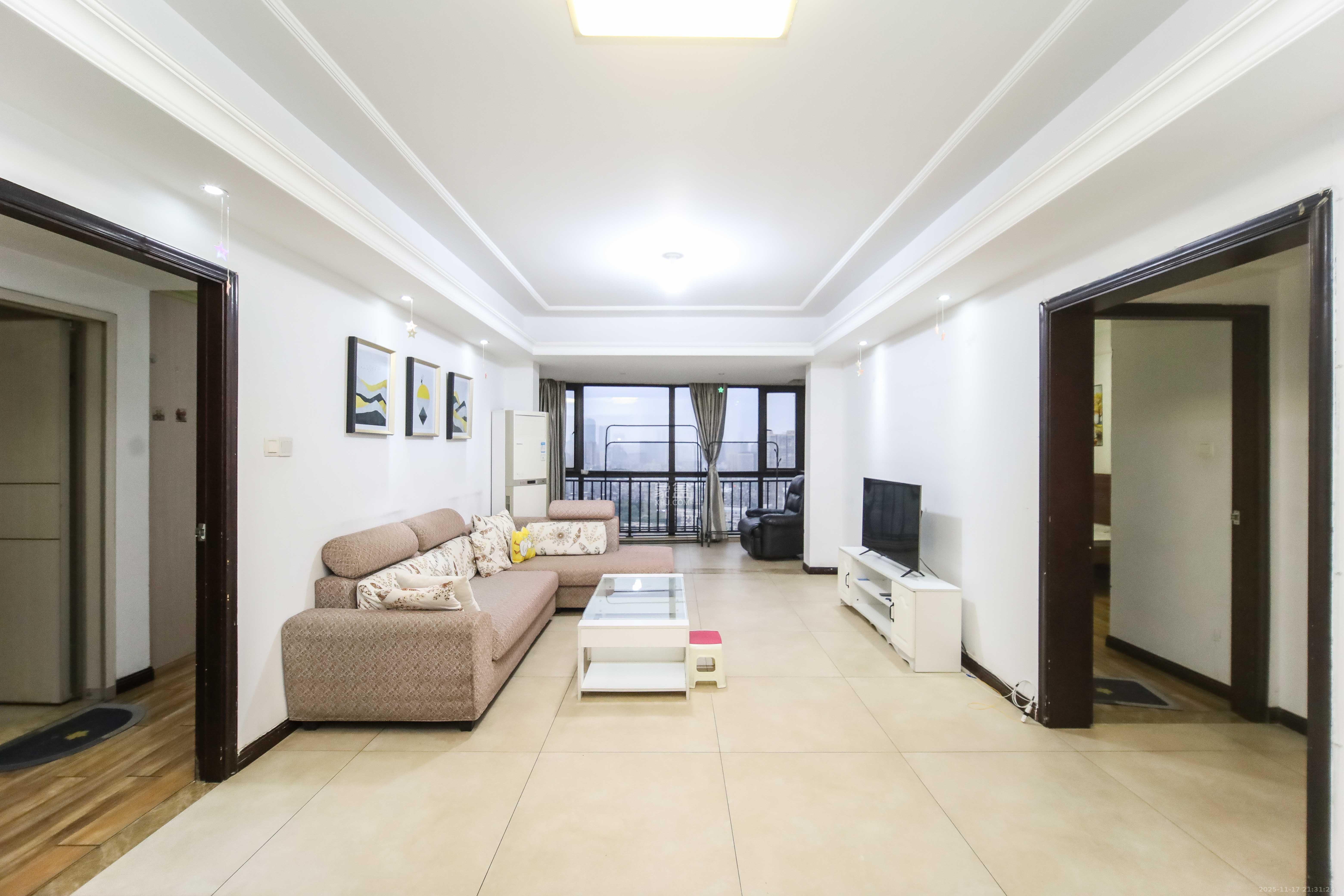 上东辛顿公寓 3室2厅2卫 85.0万 上东辛顿公寓 3室2厅2卫 85.0万客厅