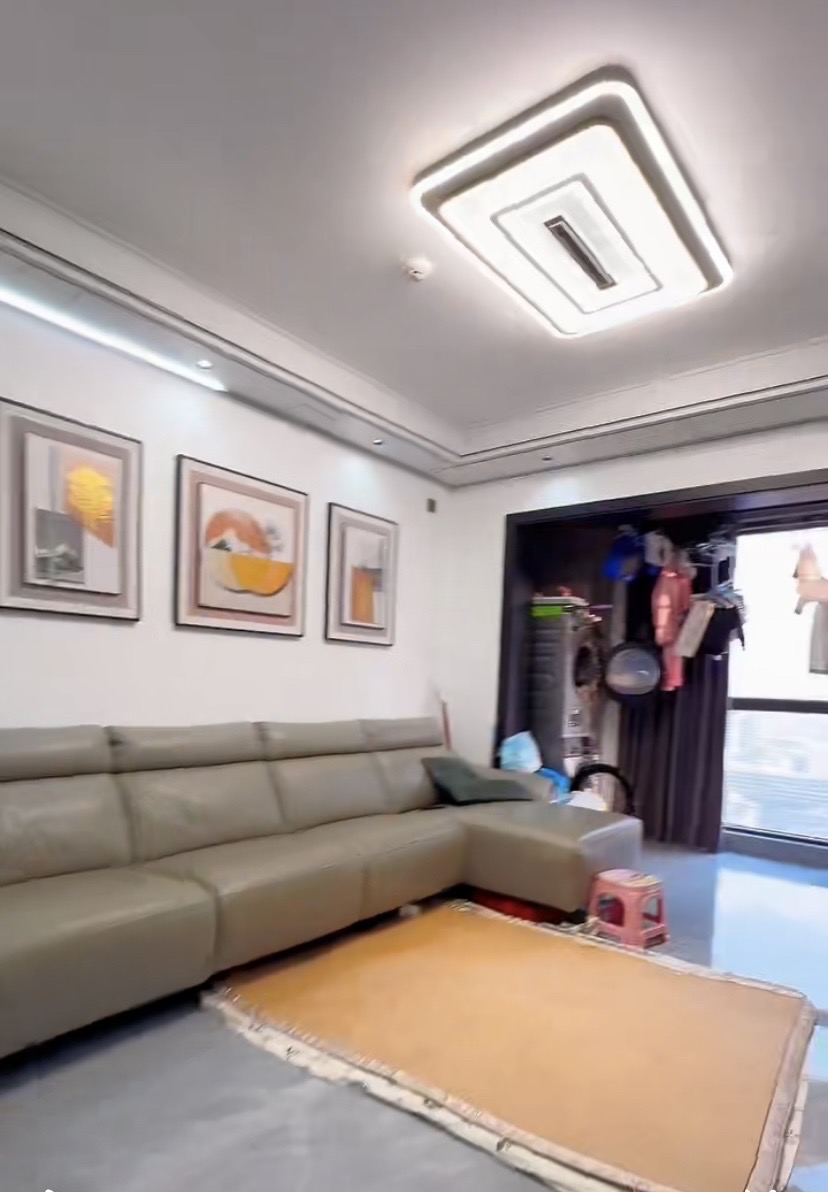 中交怡湖雅苑  1室0厅0卫    125.0万客厅