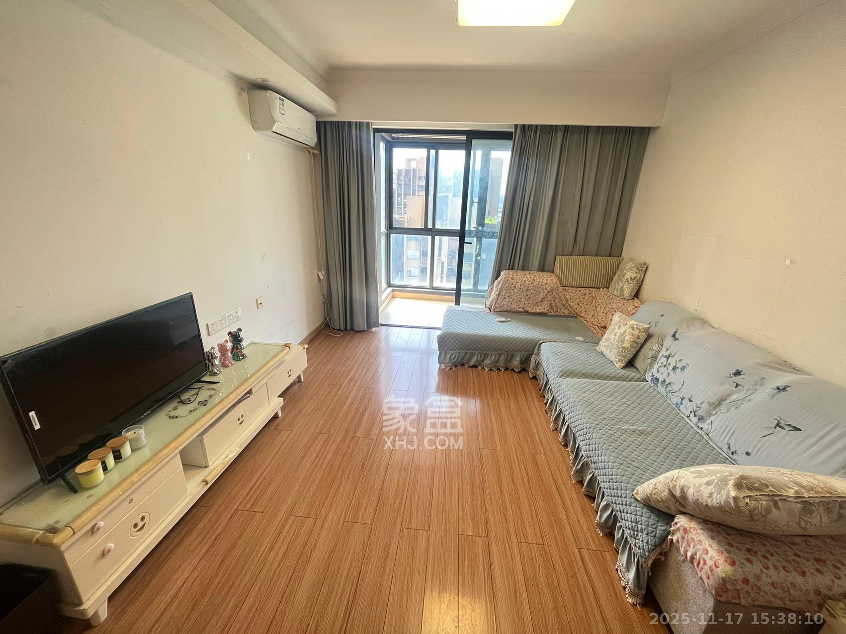 万科魅力之城  3室2厅2卫    2400.0元/月