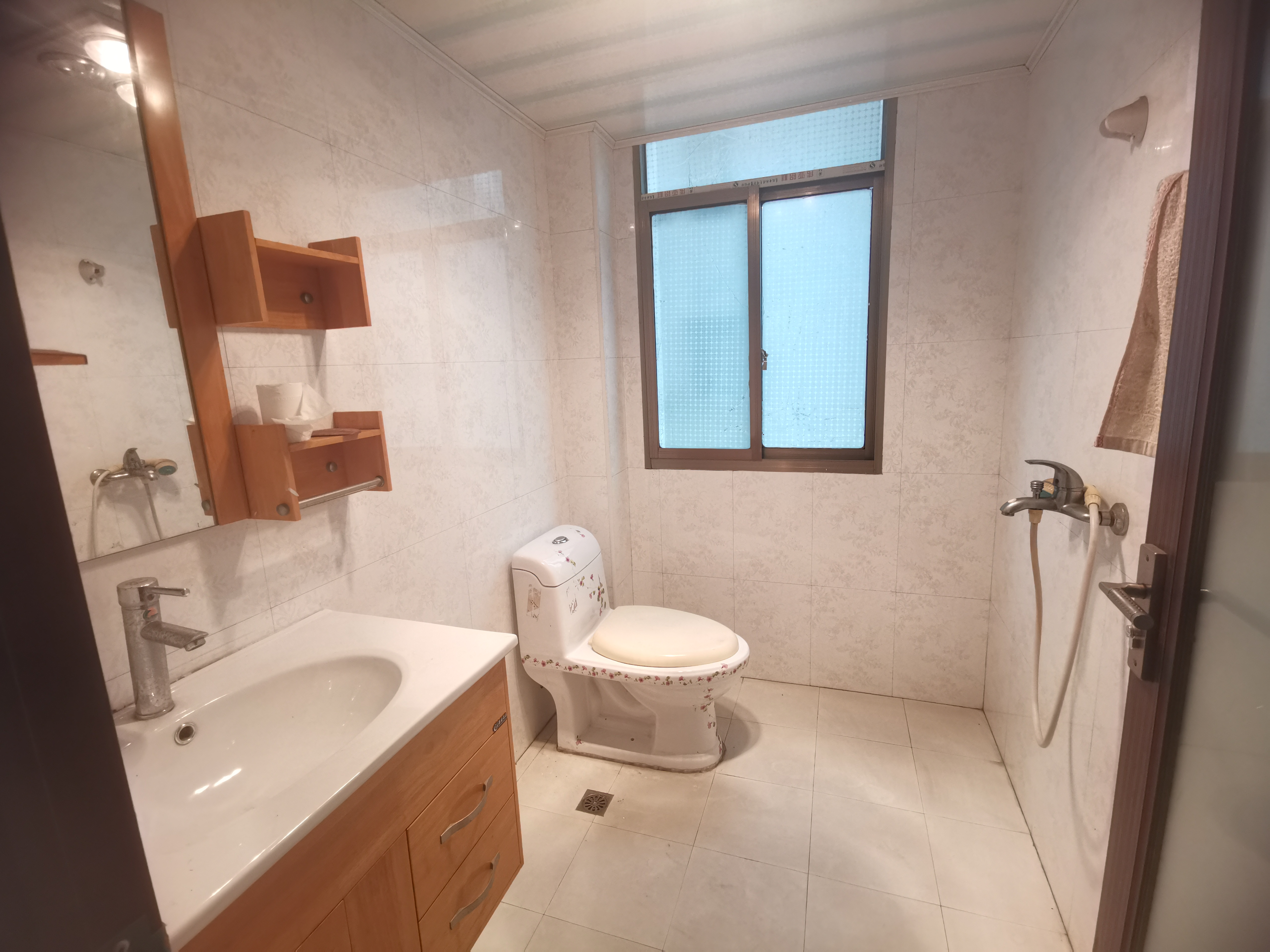 香格里拉 1室0厅0卫 1000.0元/月 香格里拉 1室0厅0卫 1000.0元/月室内图