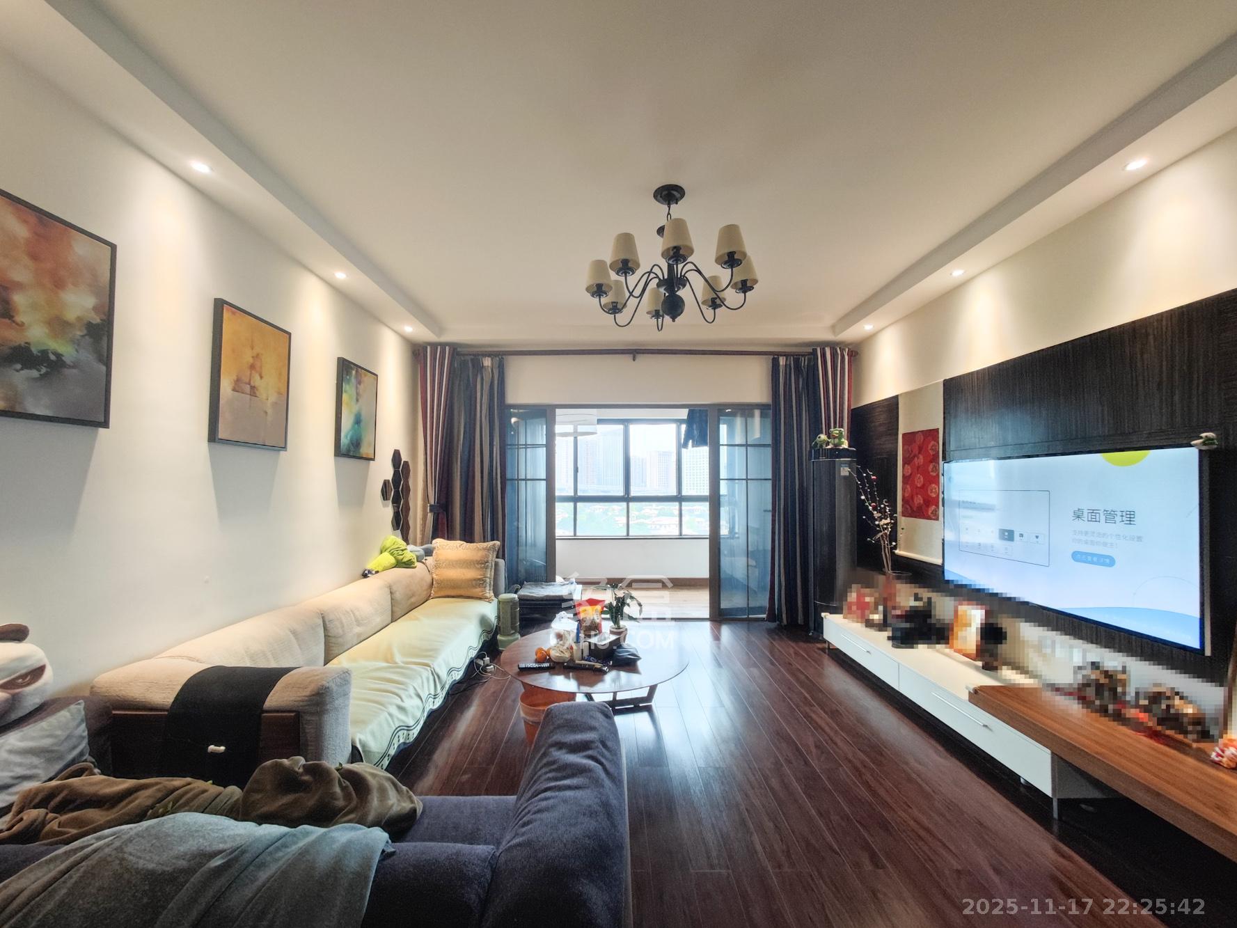 托斯卡纳洋房高层 4室2厅2卫 172.0万 托斯卡纳洋房高层 4室2厅2卫 172.0万客厅