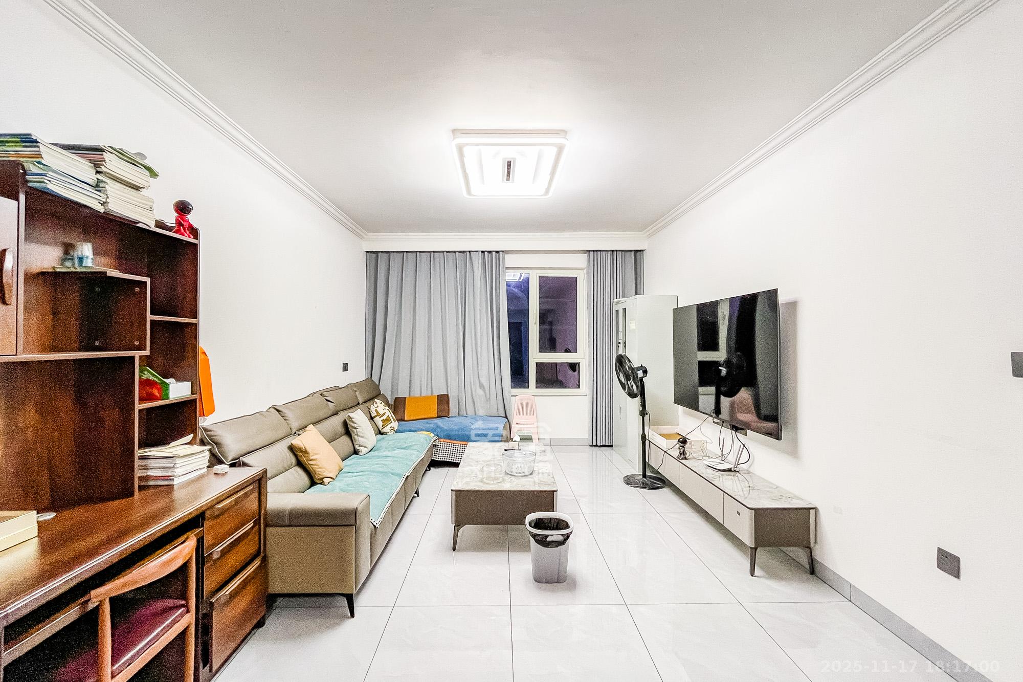 北辰三角洲B2E2区 3室2厅1卫 130.0万 北辰三角洲B2E2区 3室2厅1卫 130.0万客厅