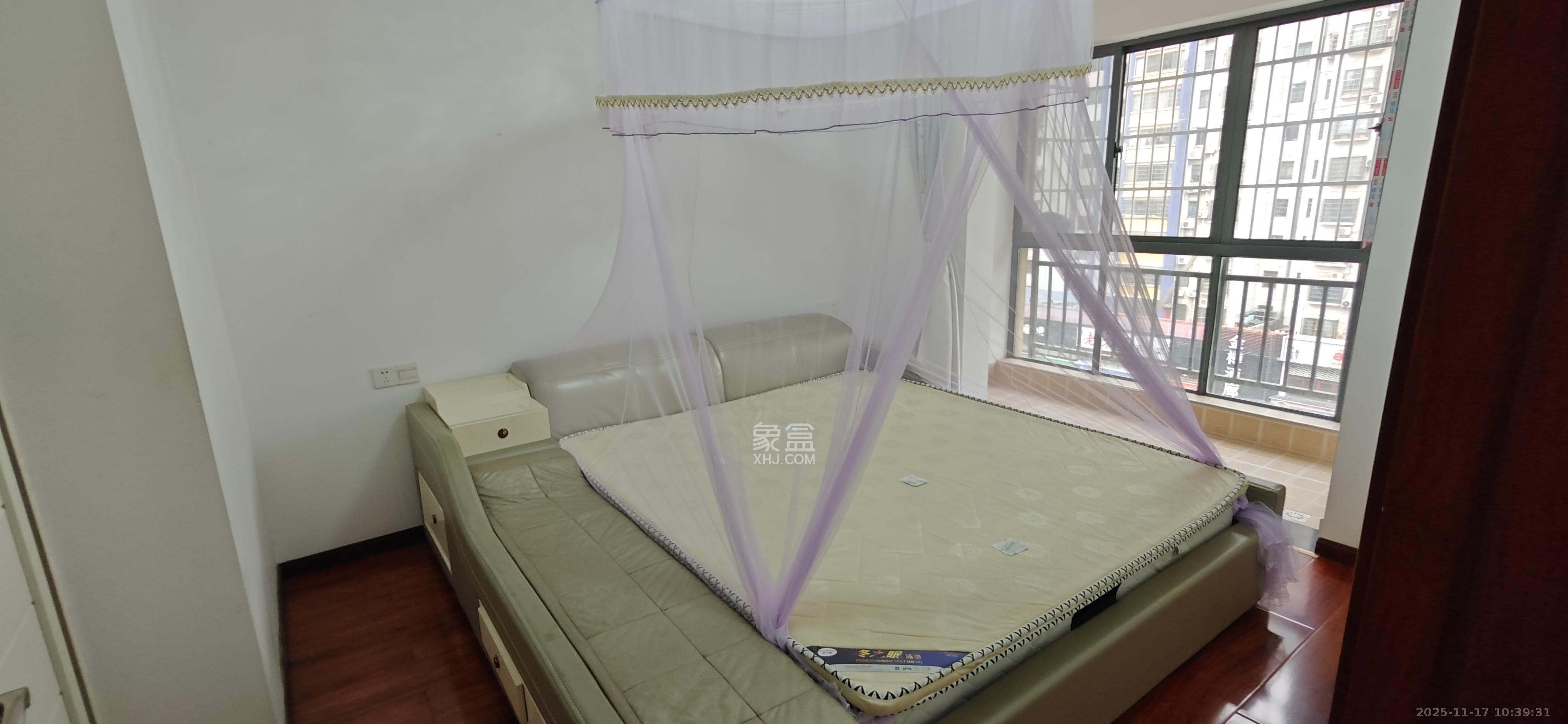 翡翠华庭  3室2厅1卫    2500.0元/月室内图