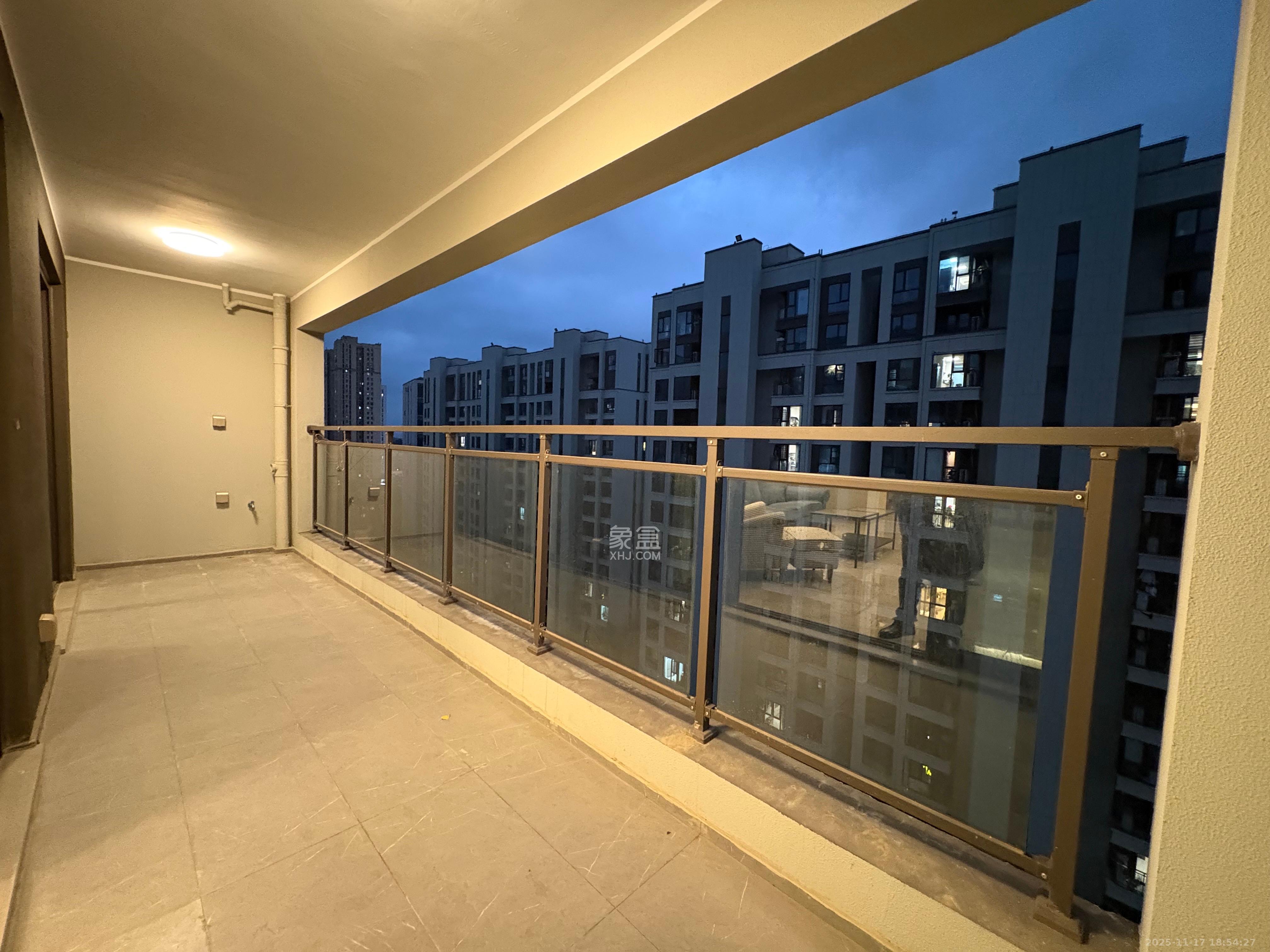 龙湖江与城 4室2厅2卫 3500.0元/月 龙湖江与城 4室2厅2卫 3500.0元/月室内图