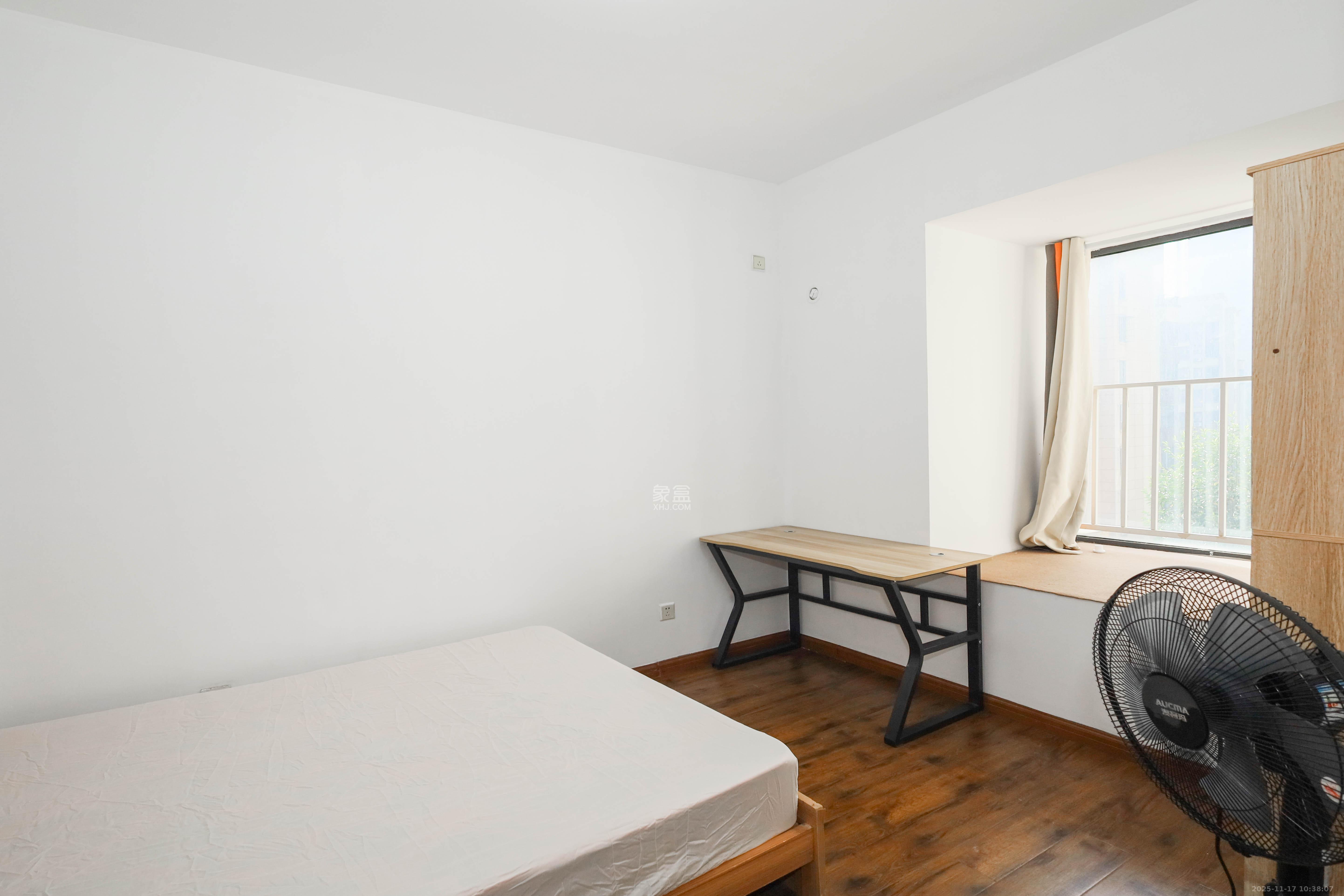 保利麓谷林语A区  2室2厅1卫    2100.0元/月室内图