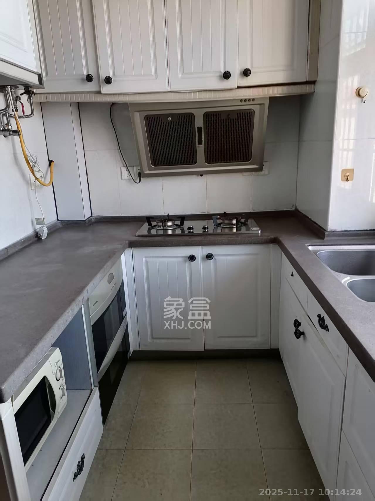 嘉盛华庭(一期、二期、三期) 3室2厅2卫 2500.0元/月 嘉盛华庭(一期、二期、三期) 3室2厅2卫 2500.0元/月室内图