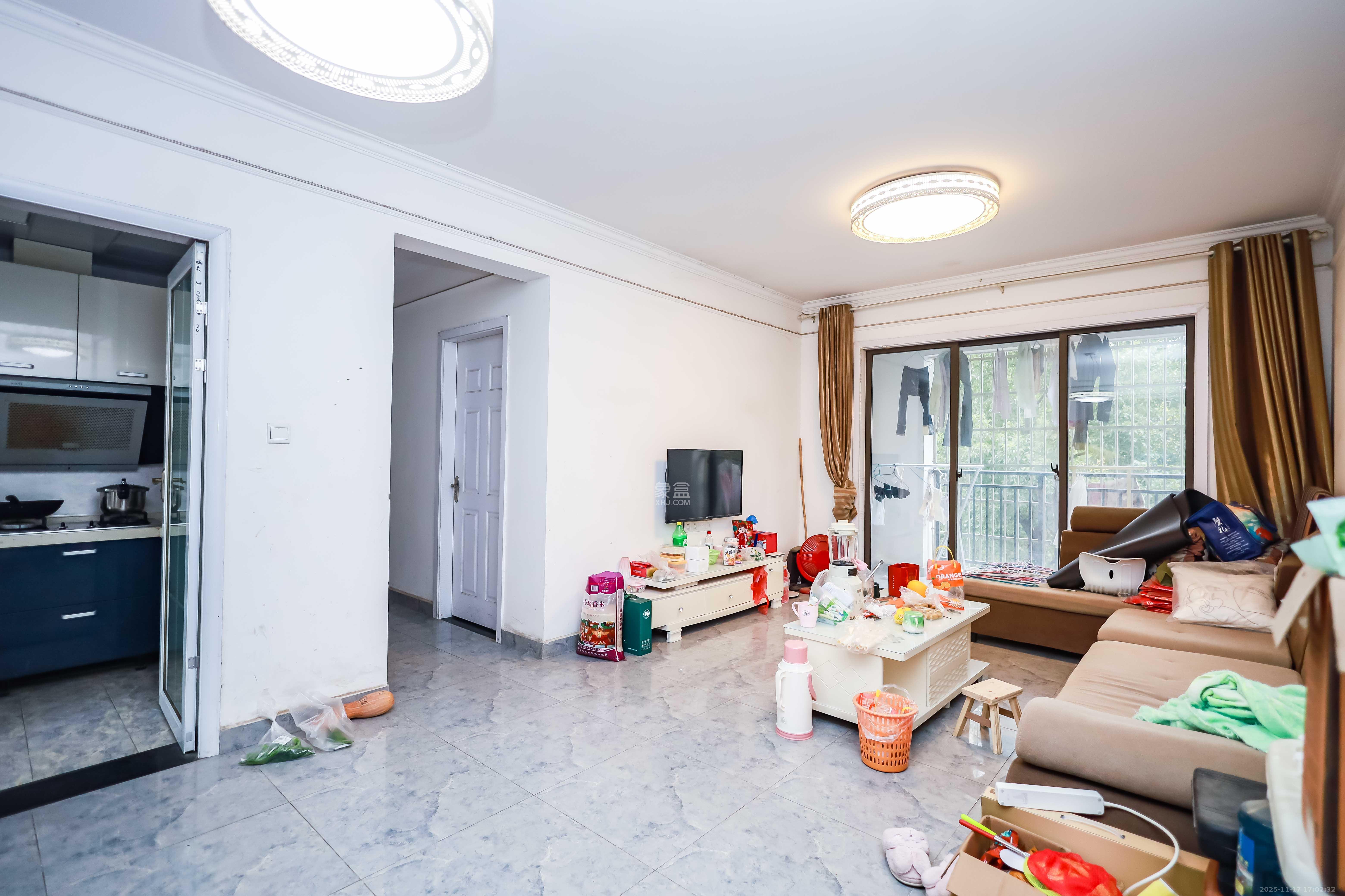 卓越蔚蓝海岸三期 3室2厅1卫 78.0万 卓越蔚蓝海岸三期 3室2厅1卫 78.0万客厅