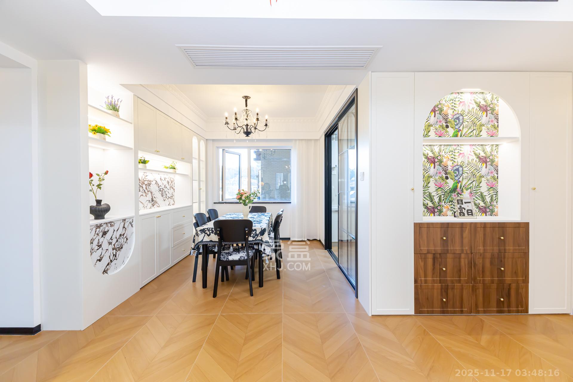 山与墅  4室2厅2卫    105.8万客厅