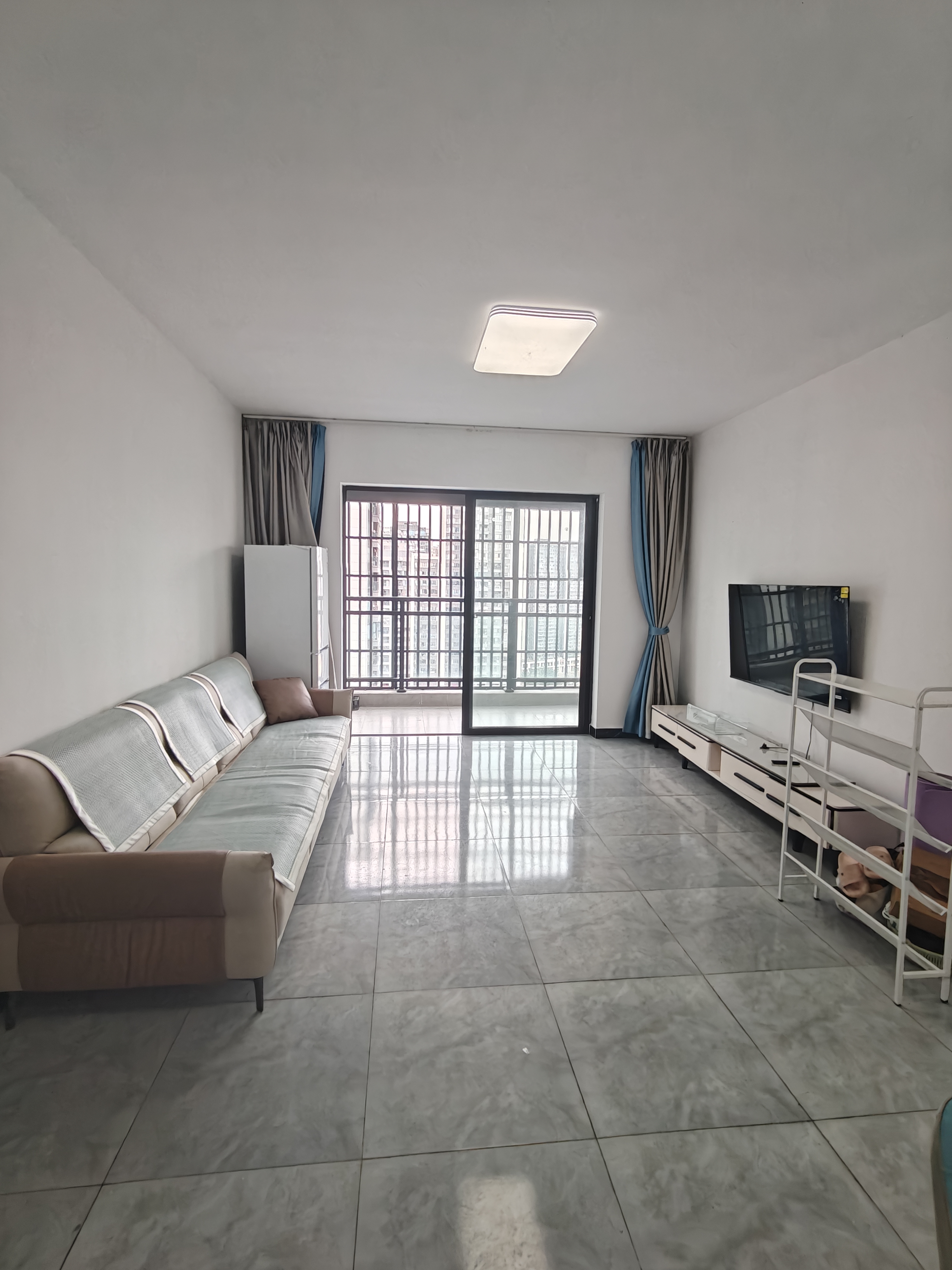 坡博家园四区 4室2厅2卫 3300.0元/月 坡博家园四区 4室2厅2卫 3300.0元/月室内图