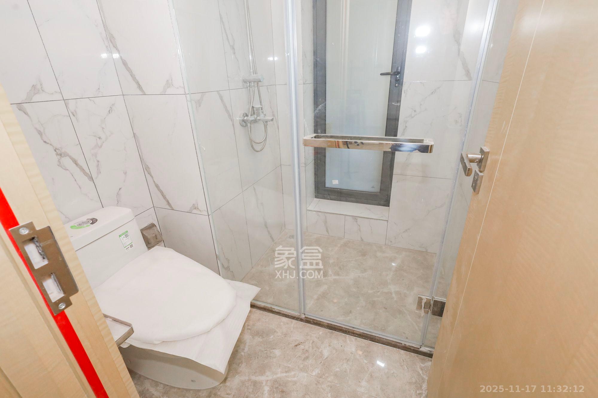 复地滨江金融中心 3室2厅2卫 4500.0元/月 复地滨江金融中心 3室2厅2卫 4500.0元/月室内图