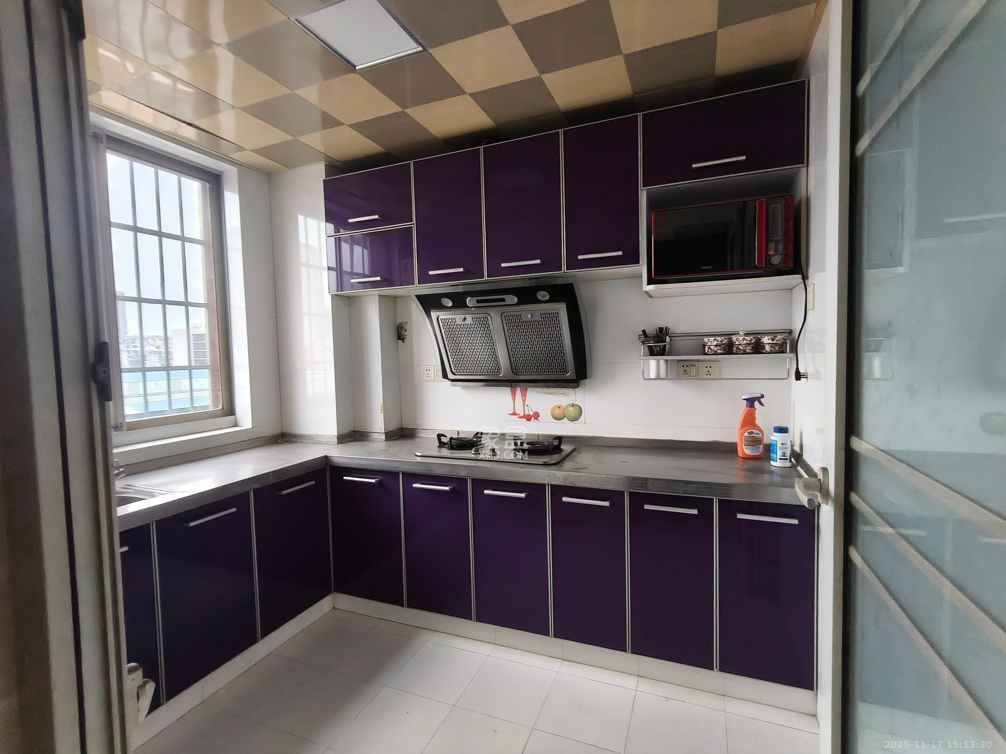 湘绣城  3室2厅2卫    2000.0元/月室内图