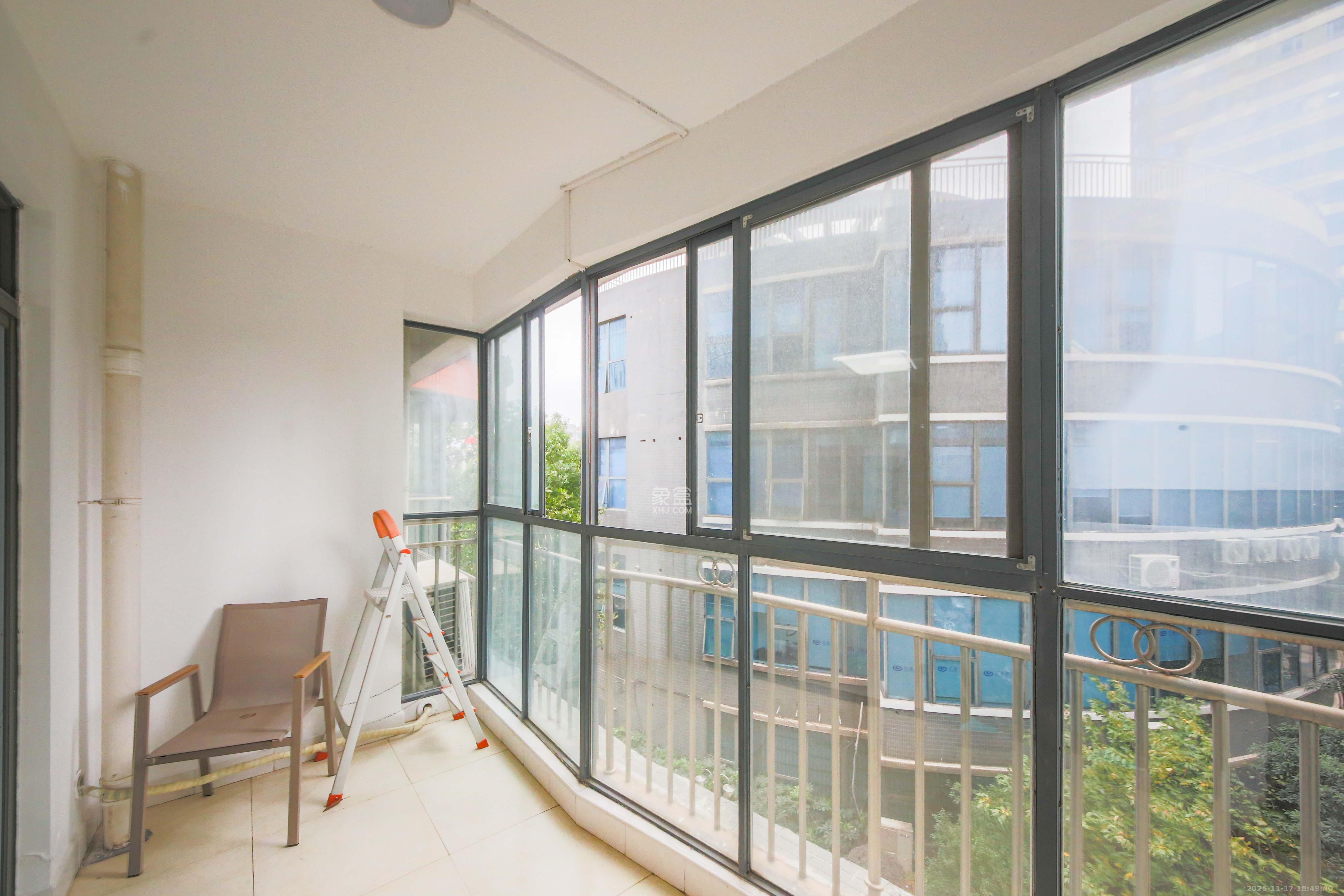 BOBO天下城(CTA财富中心) 3室2厅1卫 110.0万 BOBO天下城(CTA财富中心) 3室2厅1卫 110.0万阳台