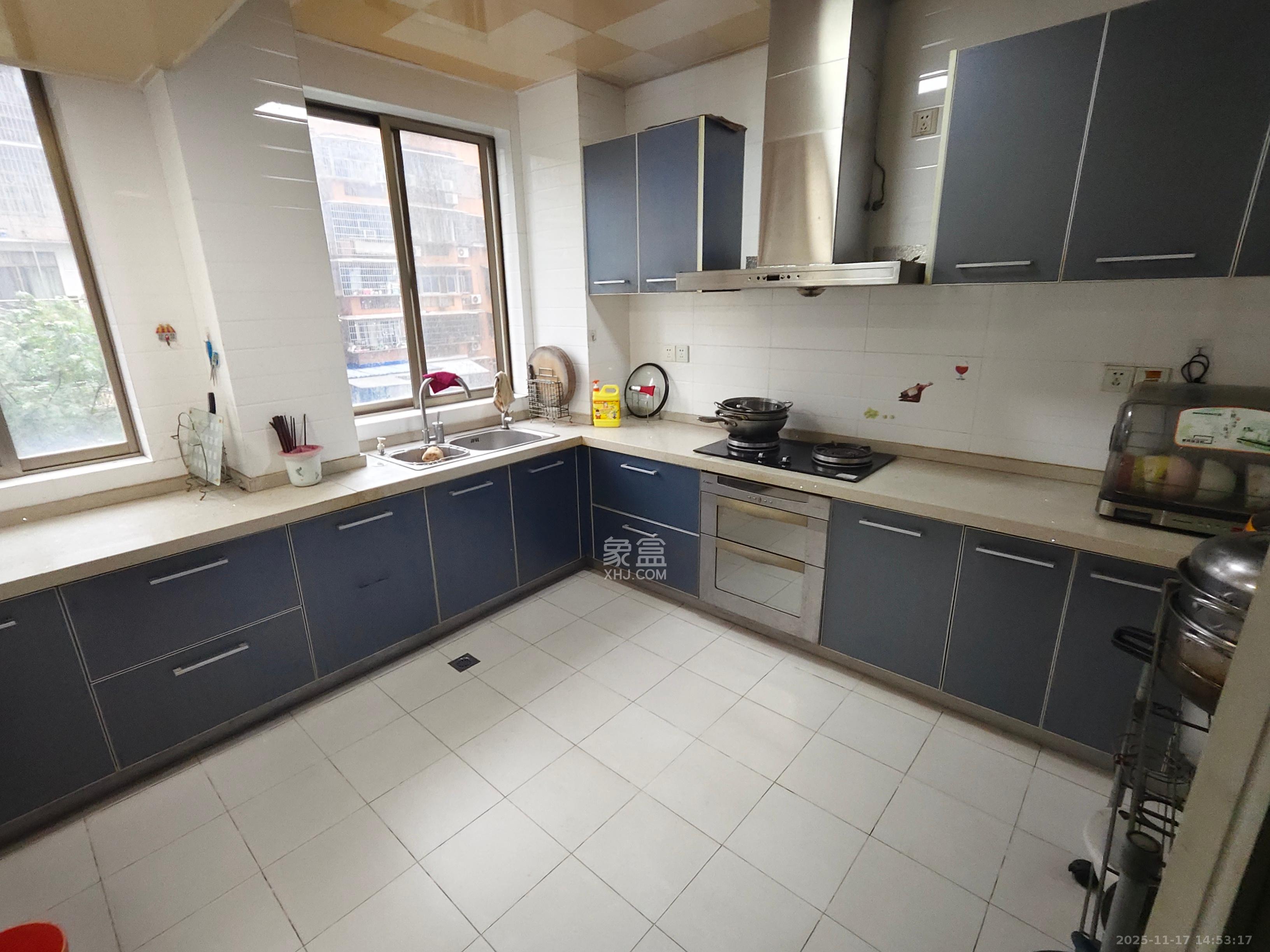 润沁园(润沁公馆) 4室2厅1卫 4000.0元/月 润沁园(润沁公馆) 4室2厅1卫 4000.0元/月室内图