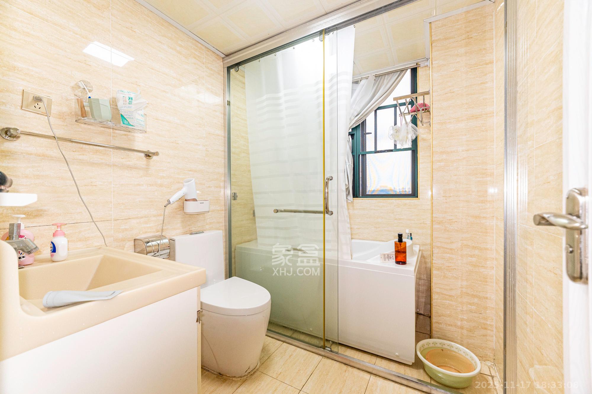 绿洲花园 3室2厅2卫 118.0万 绿洲花园 3室2厅2卫 118.0万卫生间