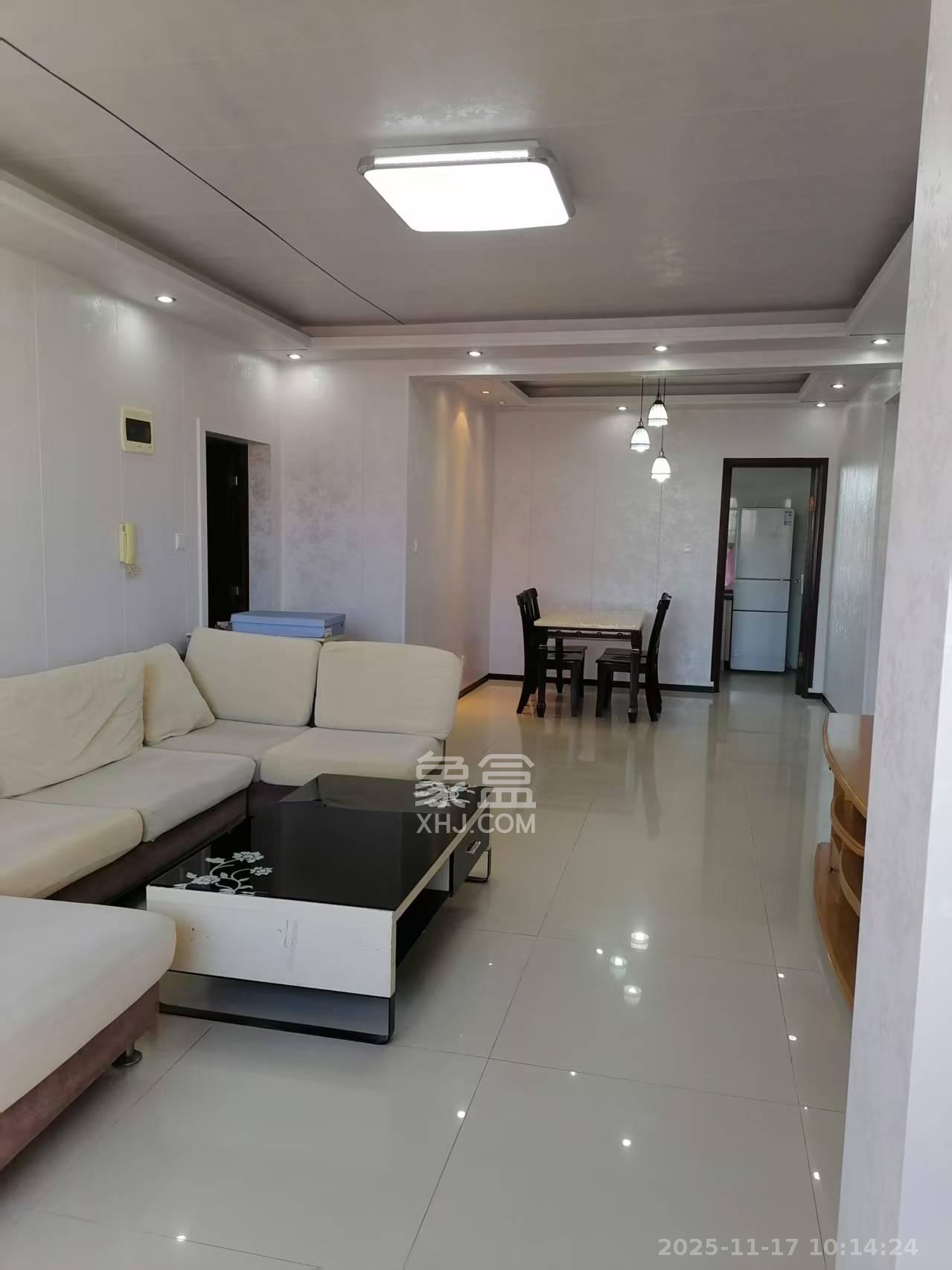 嘉盛华庭（一期、二期、三期）  3室2厅2卫    2500.0元/月室内图