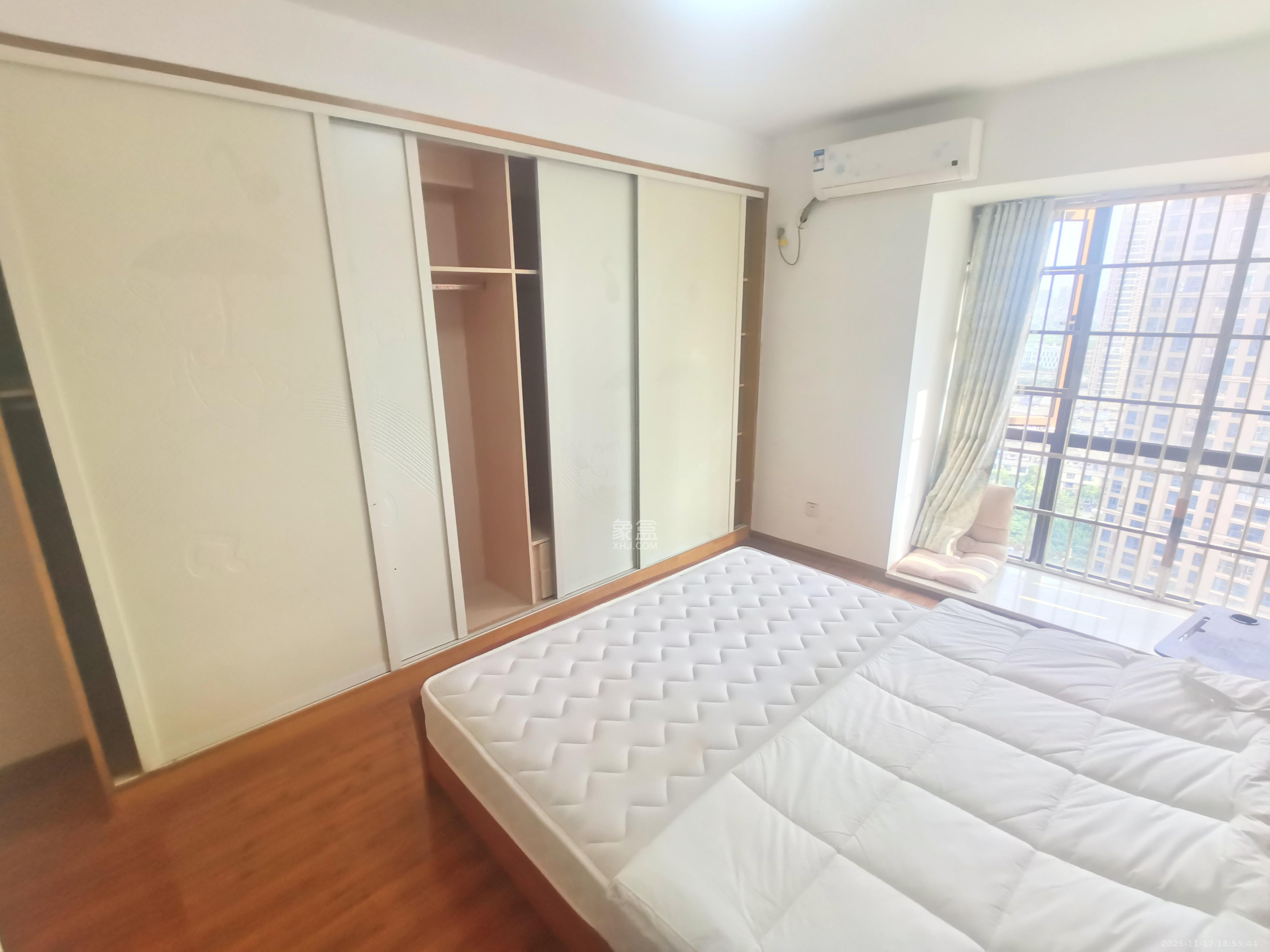 海洋半岛(月珑湾) 3室2厅1卫 2400.0元/月 海洋半岛(月珑湾) 3室2厅1卫 2400.0元/月室内图