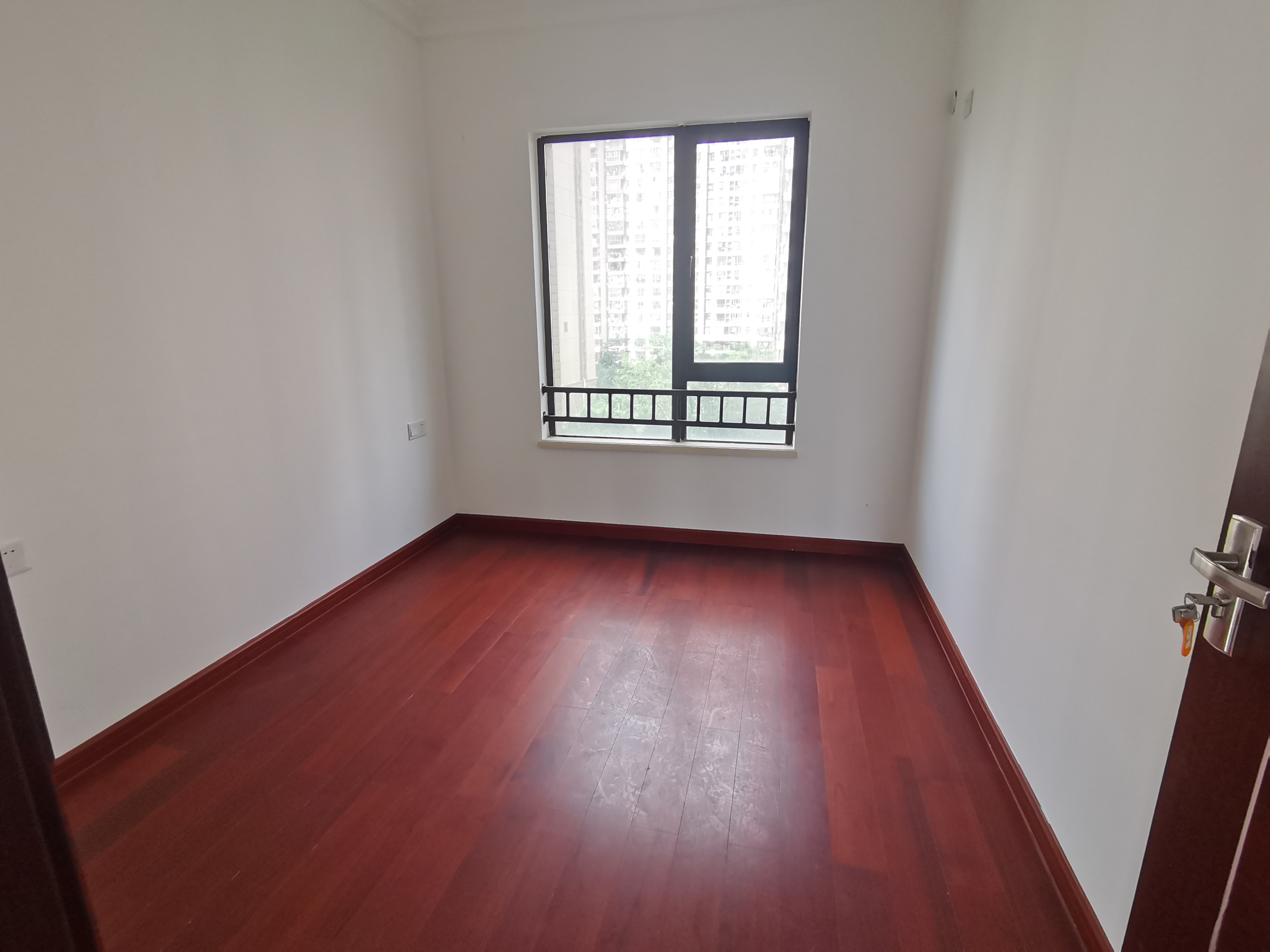 中海锦城 3室2厅2卫 196.0万 中海锦城 3室2厅2卫 196.0万客厅