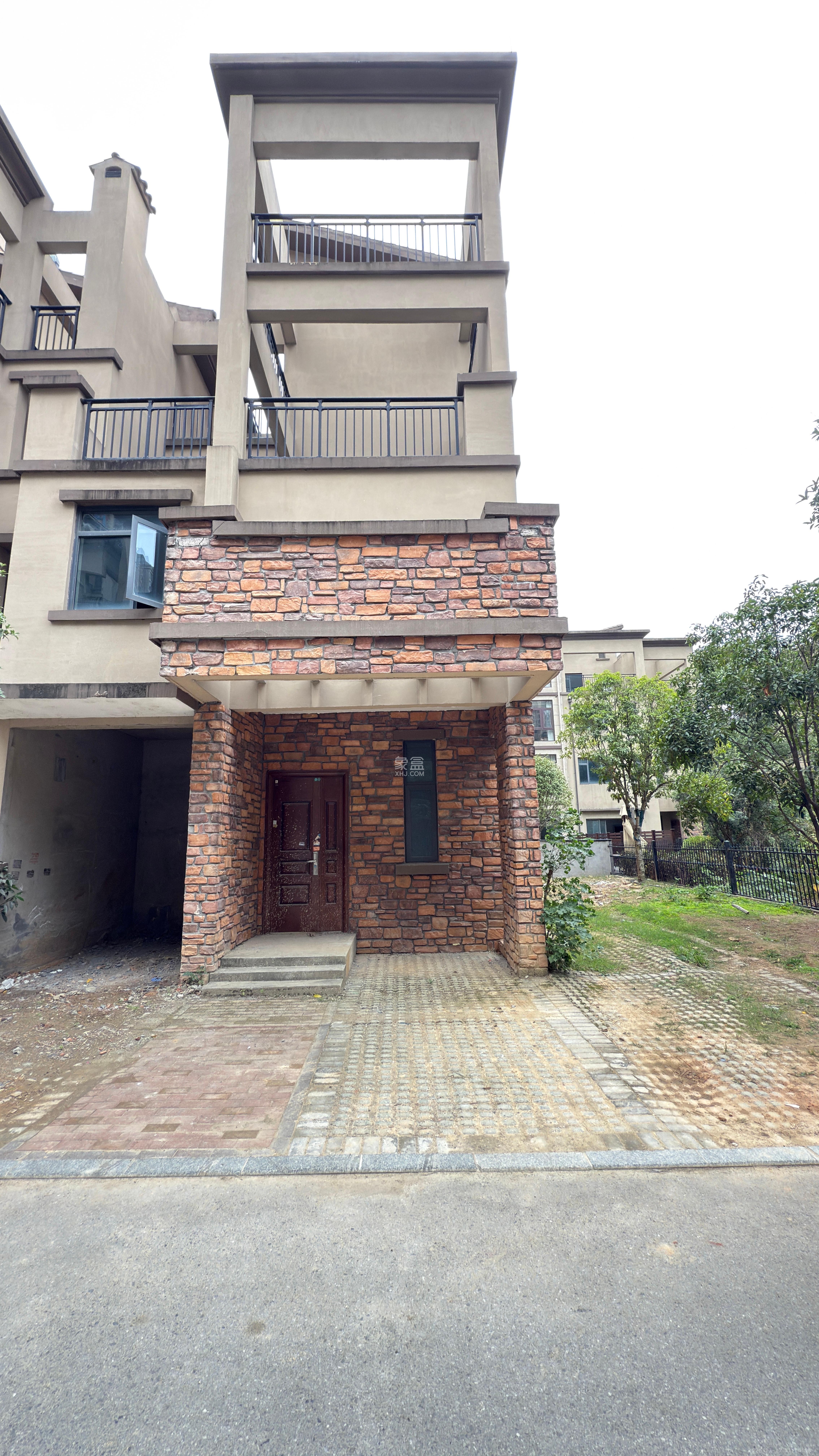 奥园冠军城  1室0厅0卫    168.0万客厅