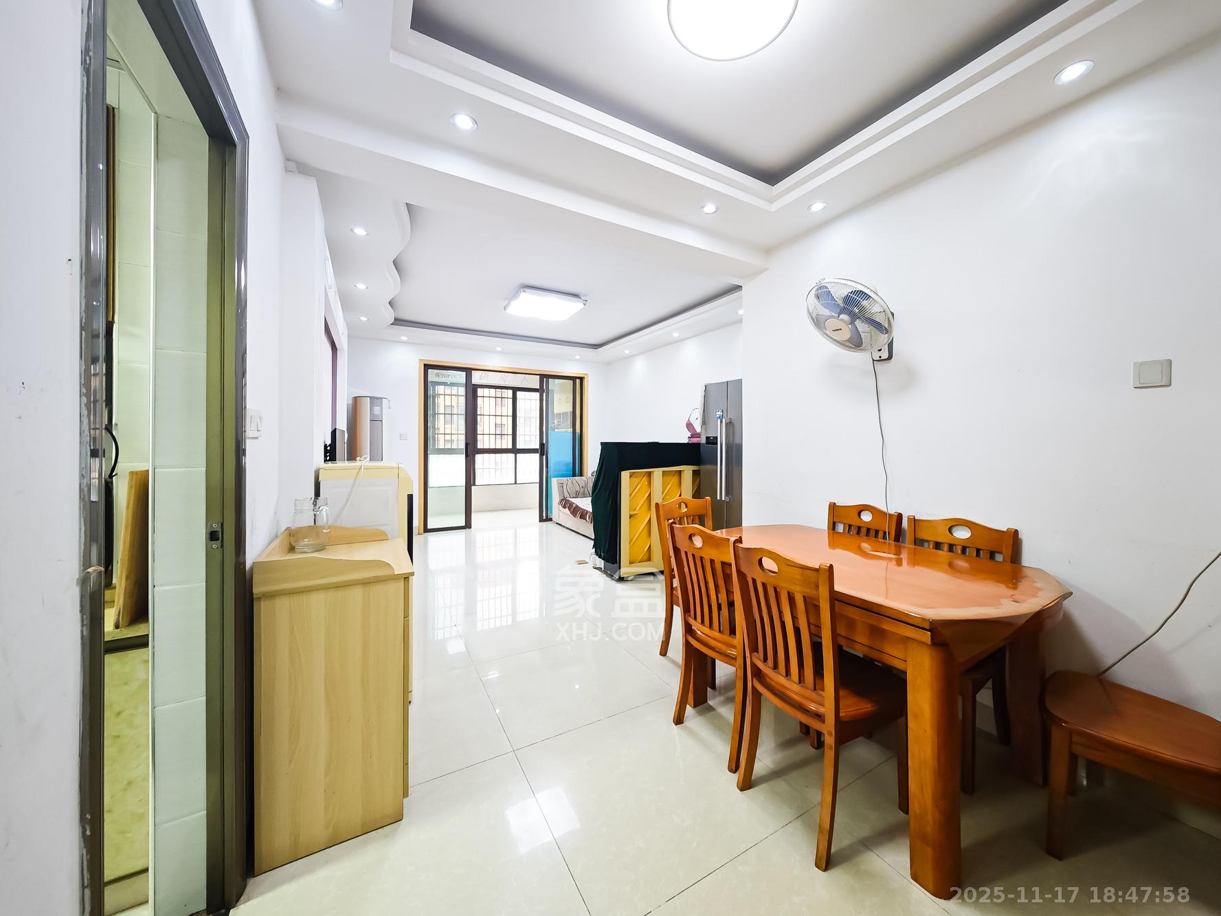 山语城二期  3室2厅1卫    62.8万客厅