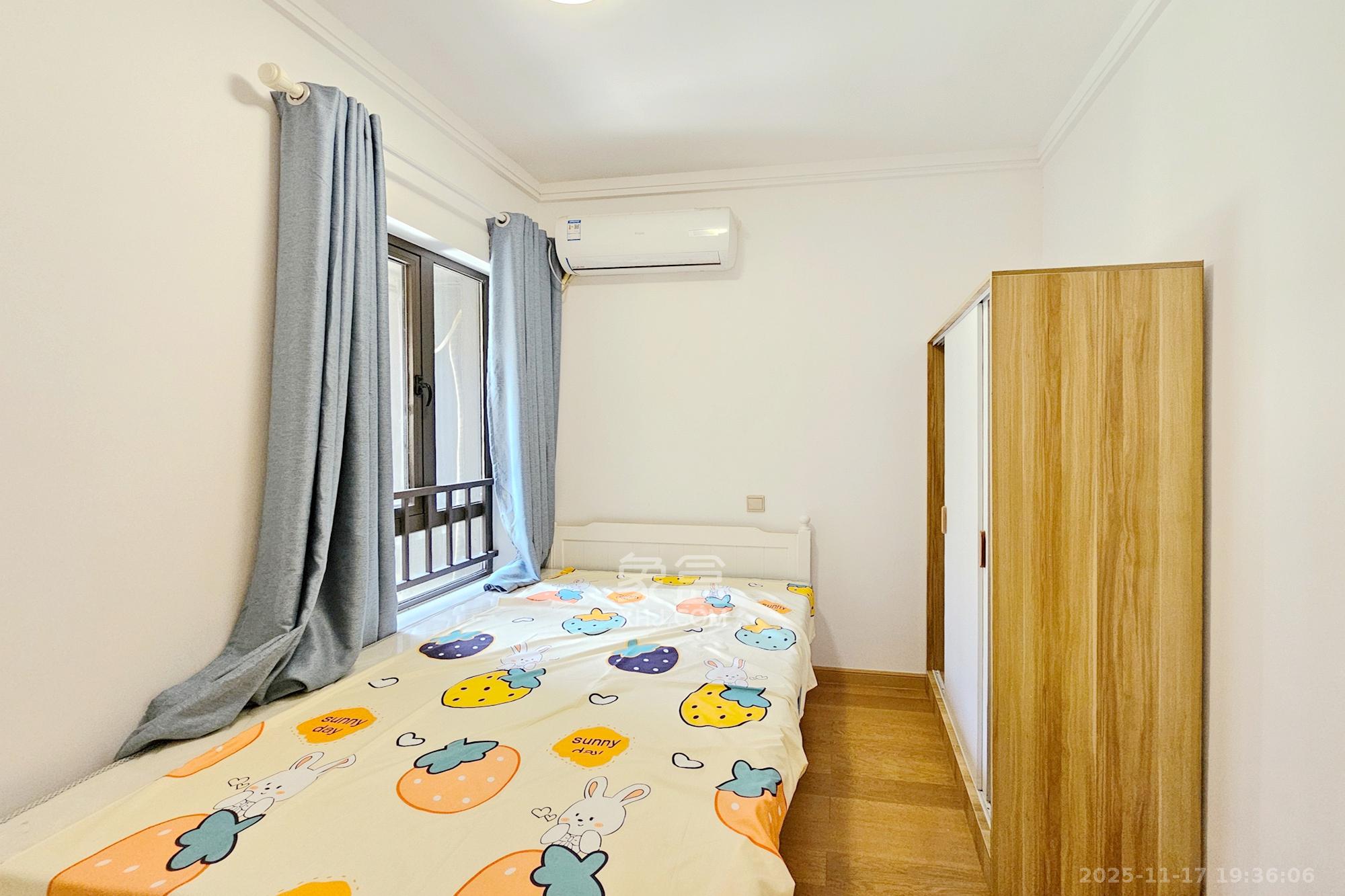 阳光城尚东湾青柠园 3室2厅1卫 80.0万 阳光城尚东湾青柠园 3室2厅1卫 80.0万卧室